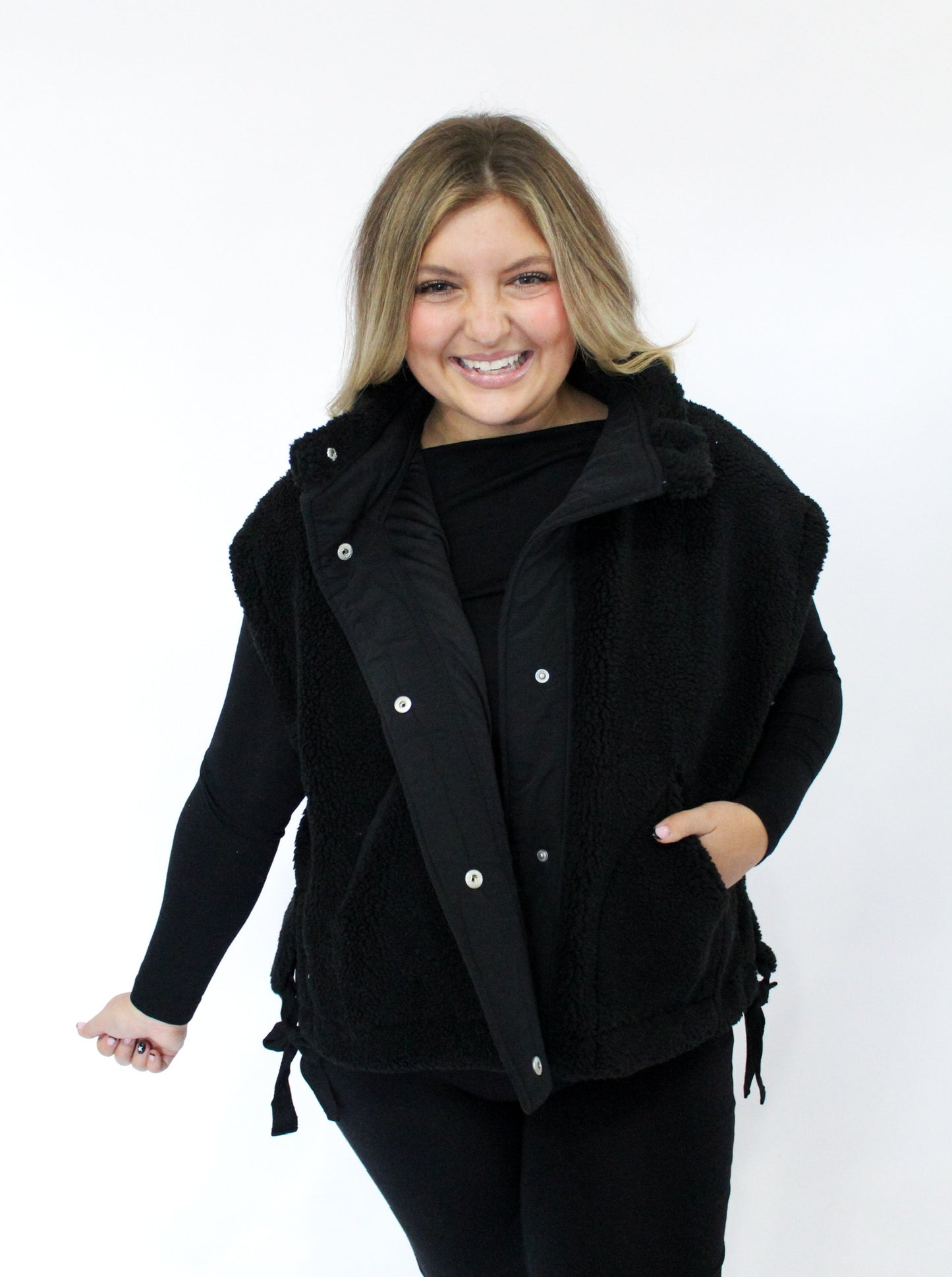 STAY WARM VEST - BLACK