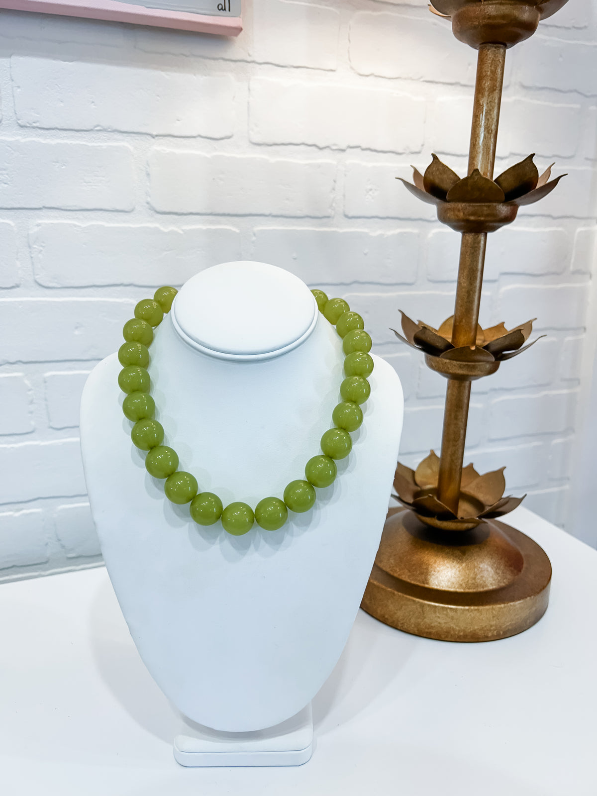 MARBLE RONDELLE BALL NECKLACE - OLIVE
