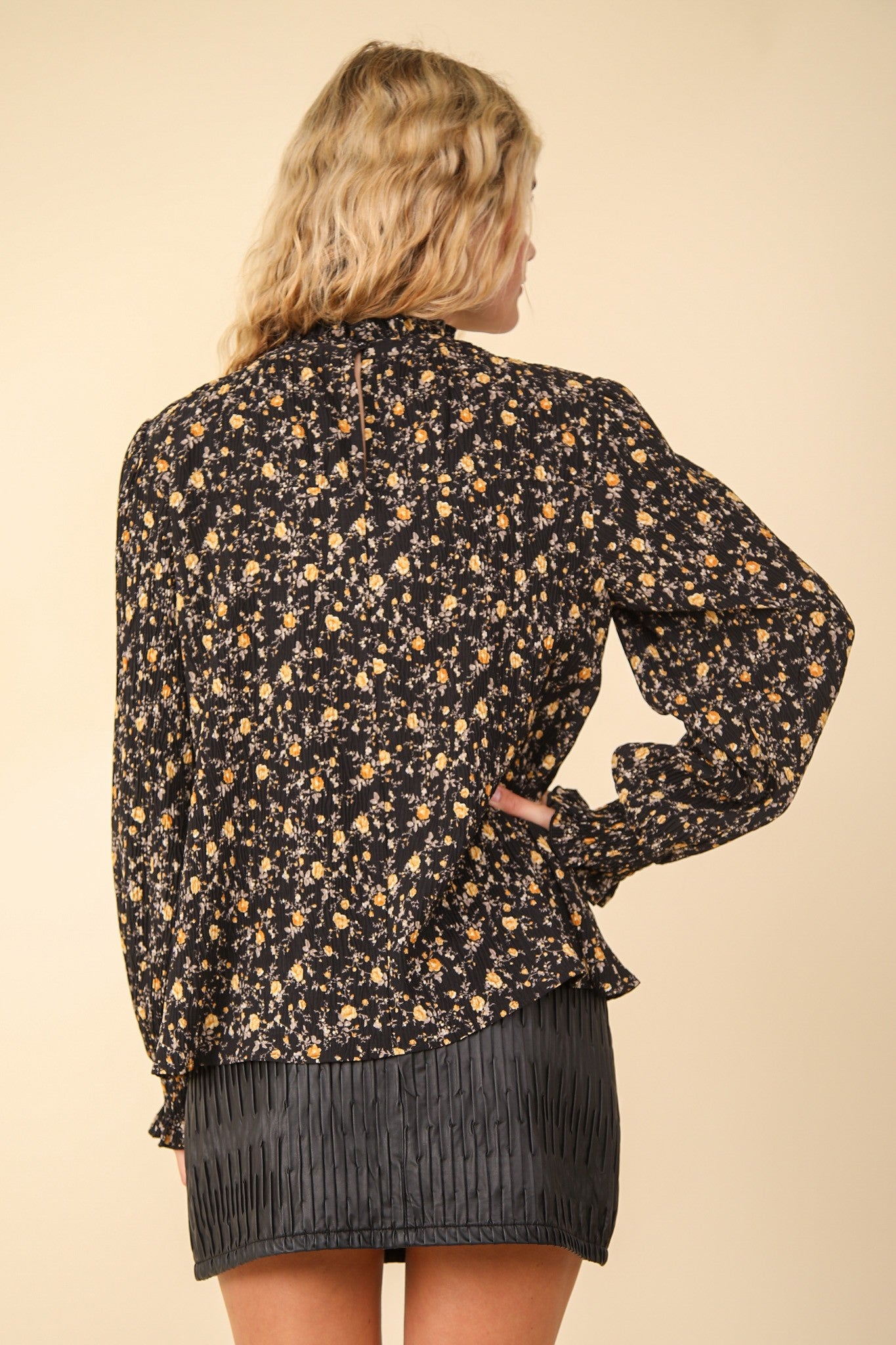 BLACK FLORAL TOP