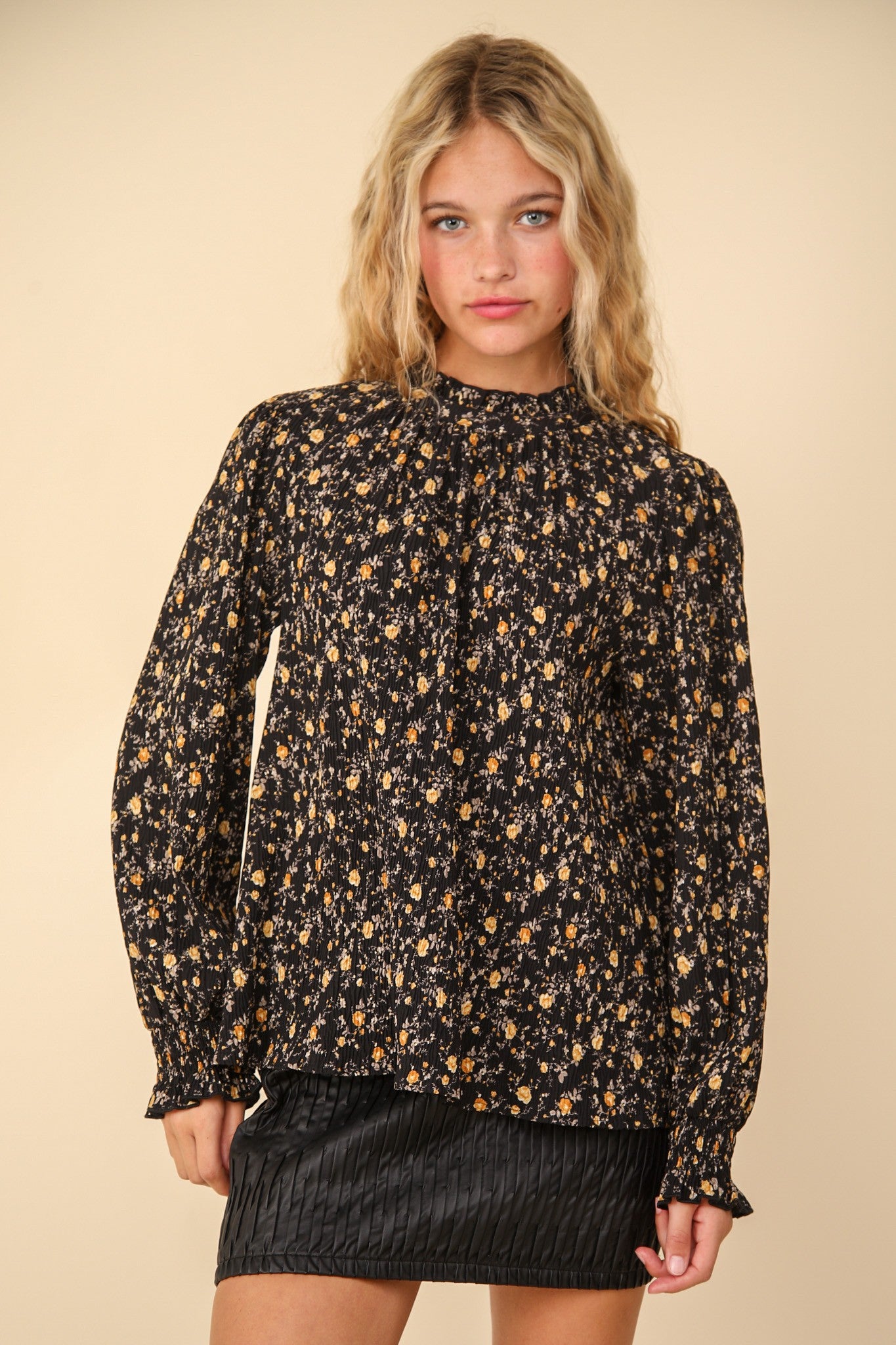 BLACK FLORAL TOP