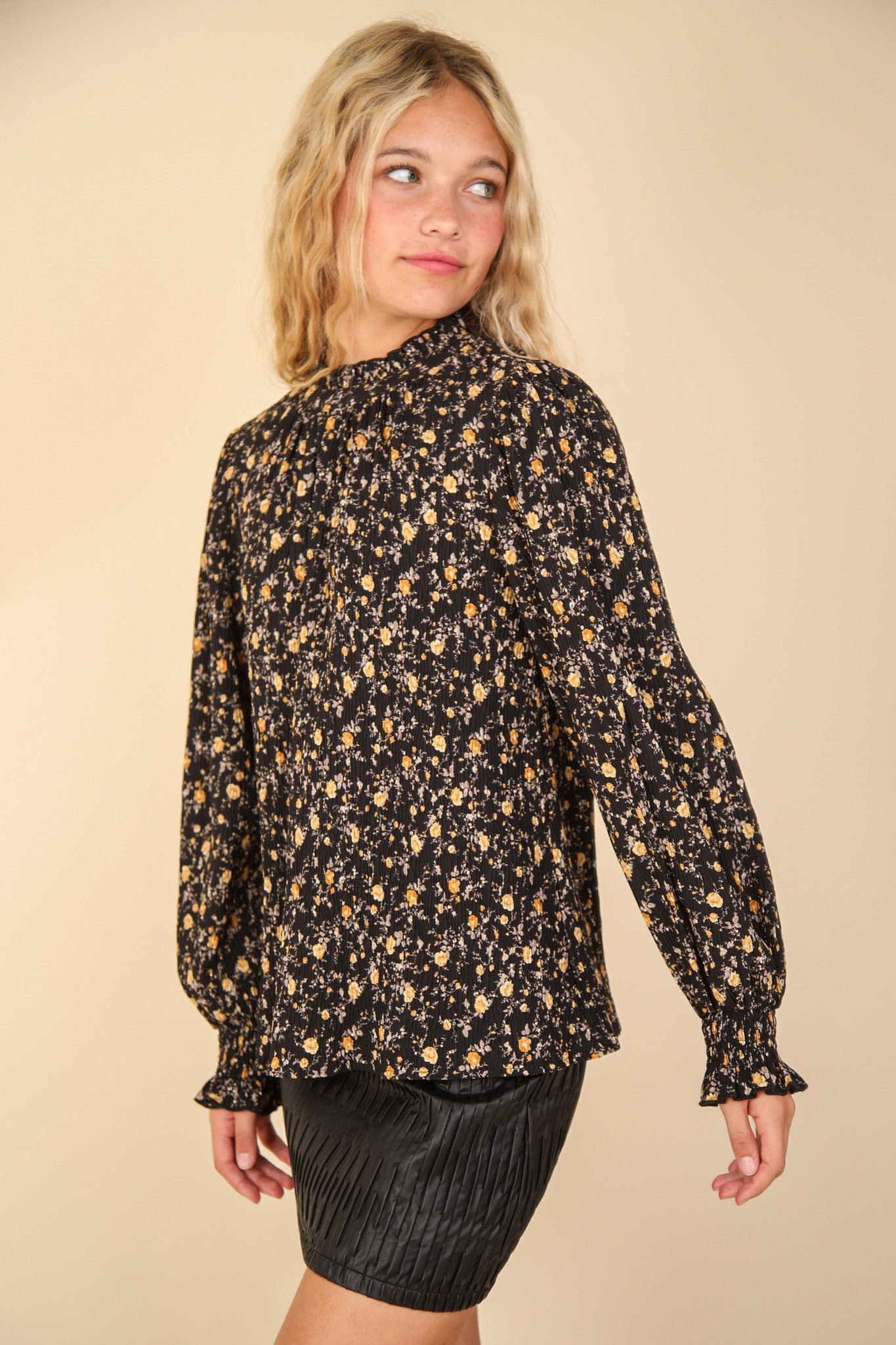 BLACK FLORAL TOP