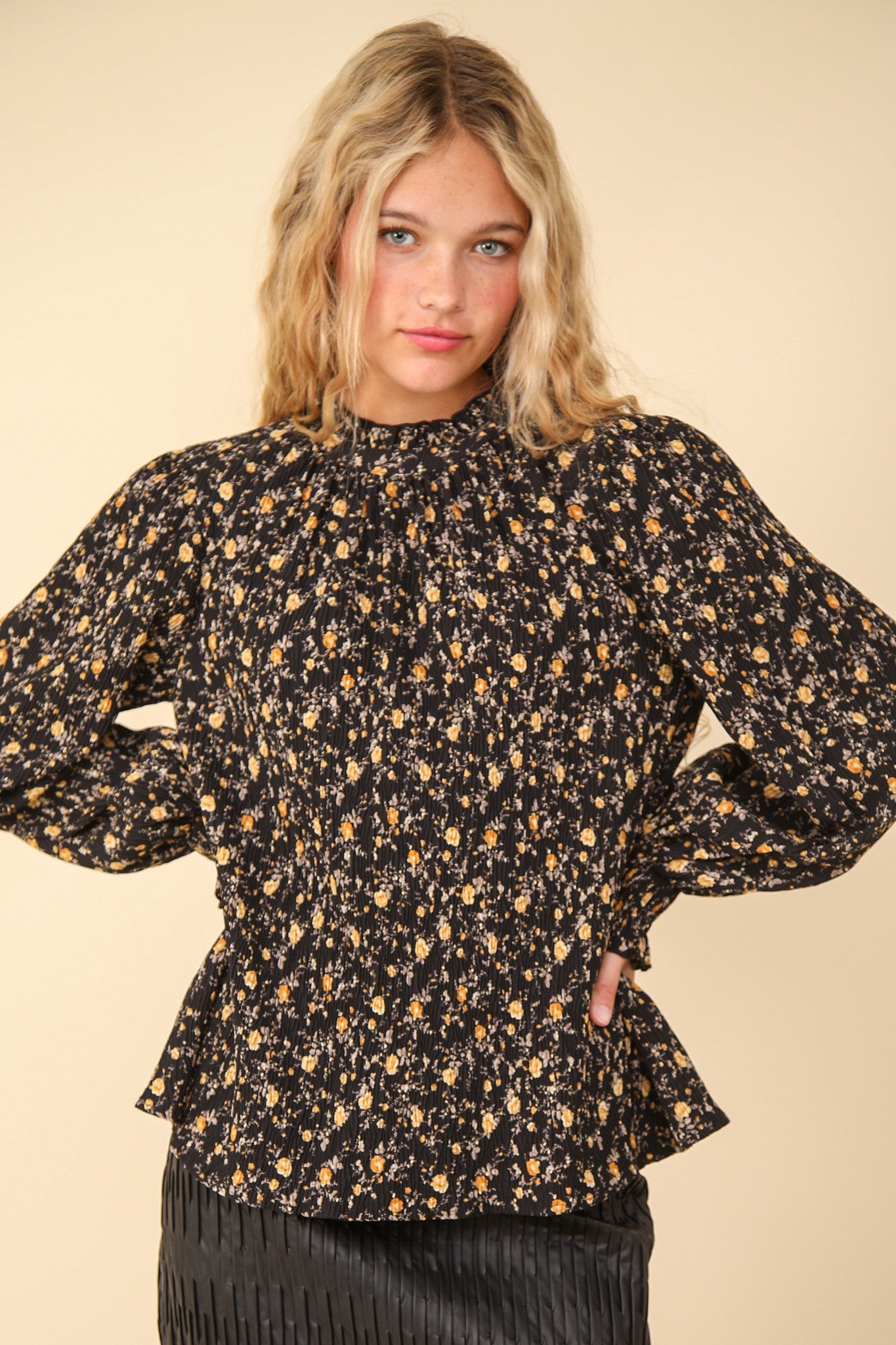 BLACK FLORAL TOP