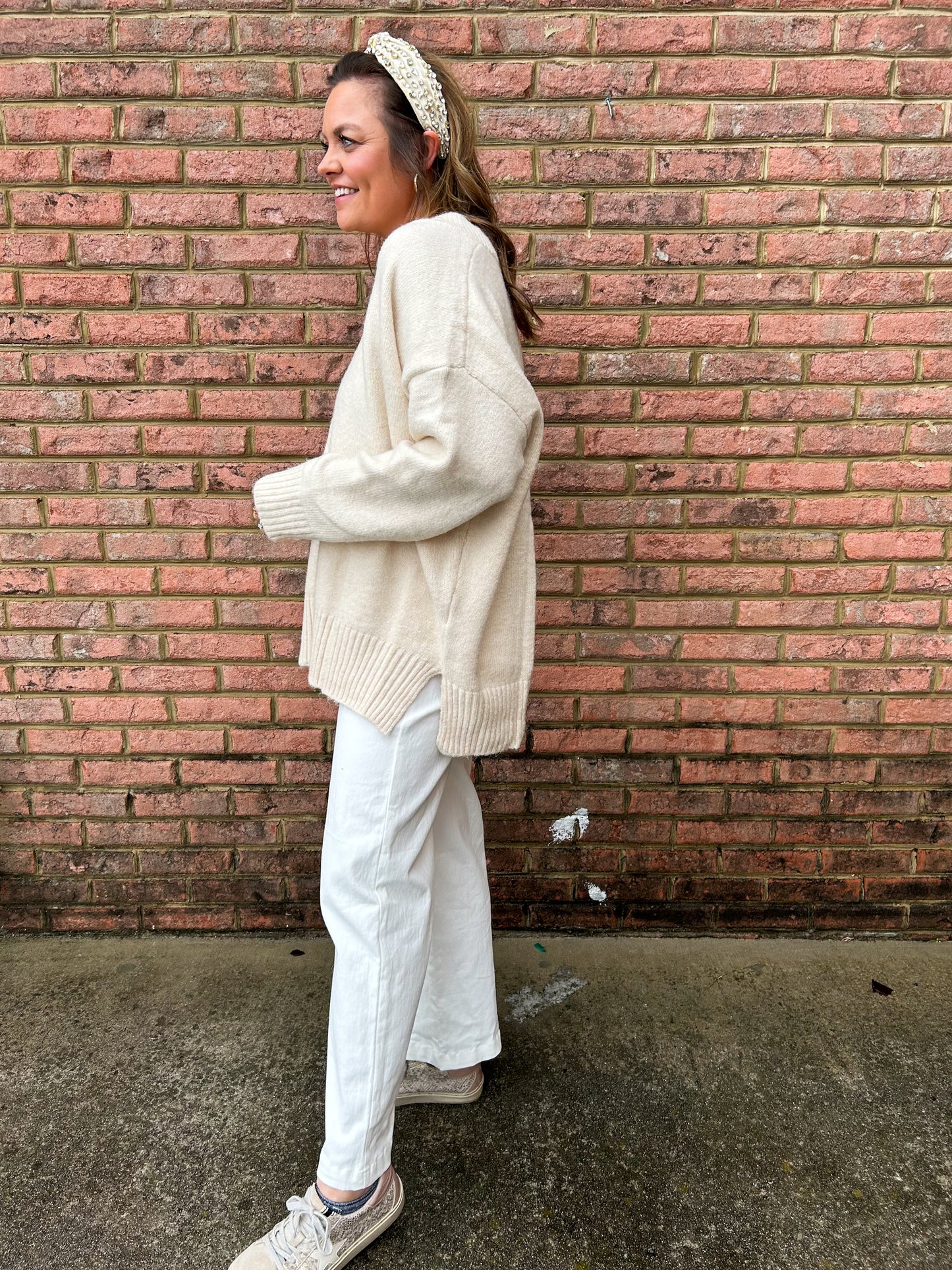 WINNIE OVERSIZED V-NECK SWEATER - CREAM