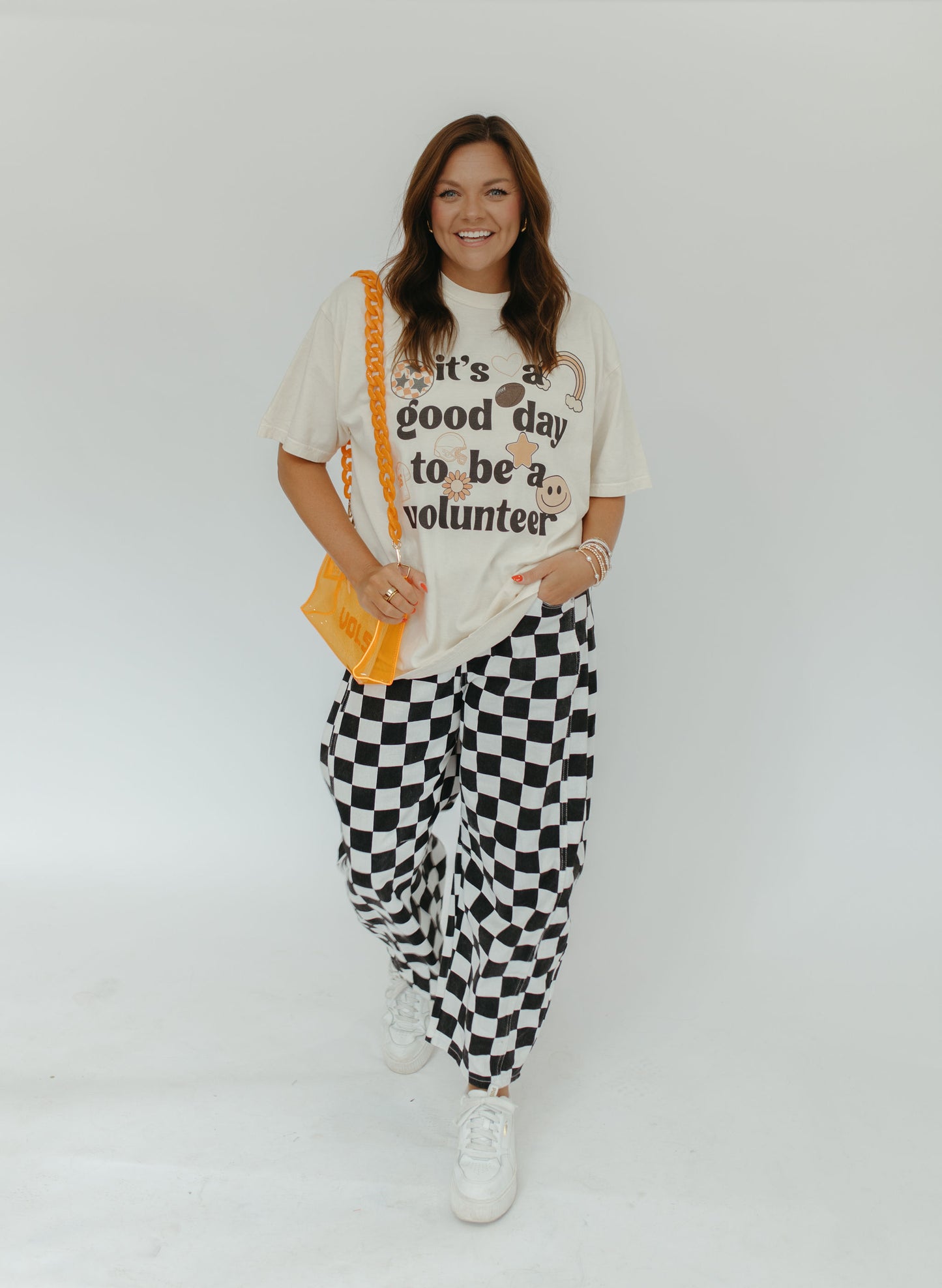 VOLUNTEER GRAPHIC TEE