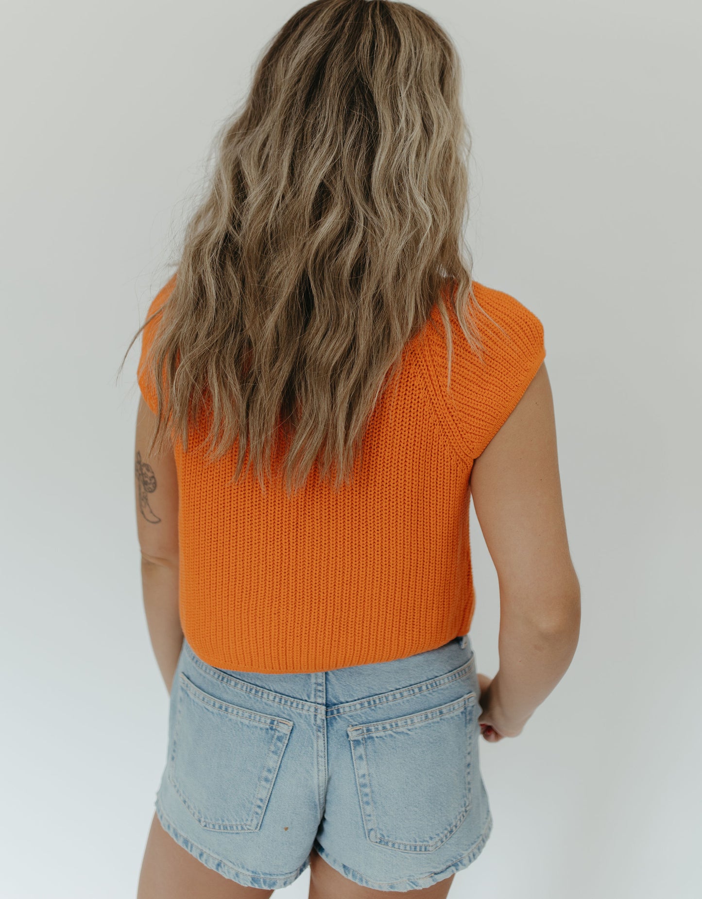 TRENDY TAILGATE TOP