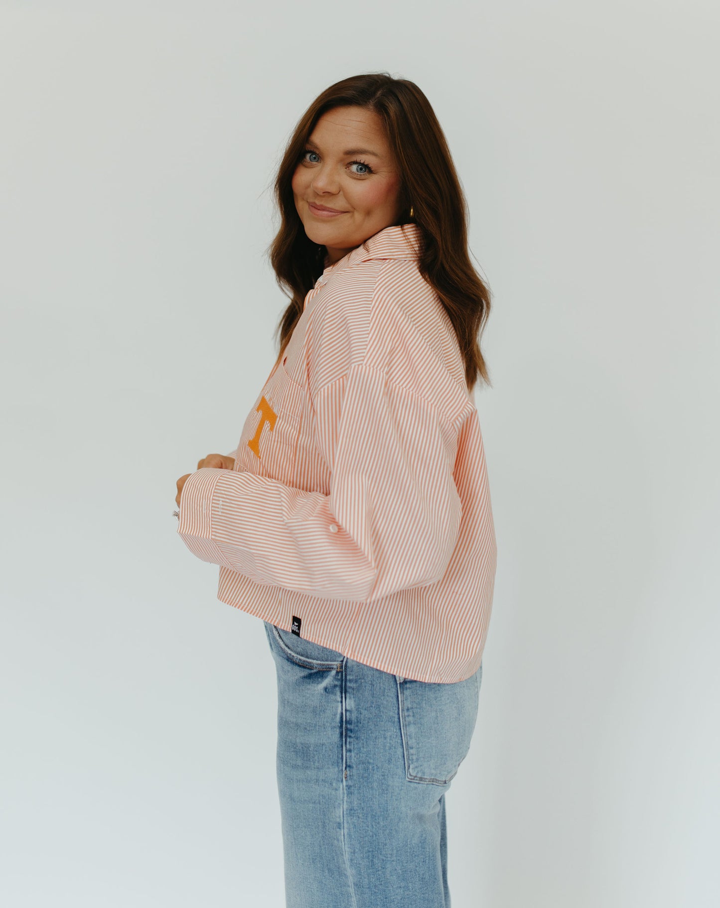 TENNESSEE LOGO BUTTON DOWN TOP