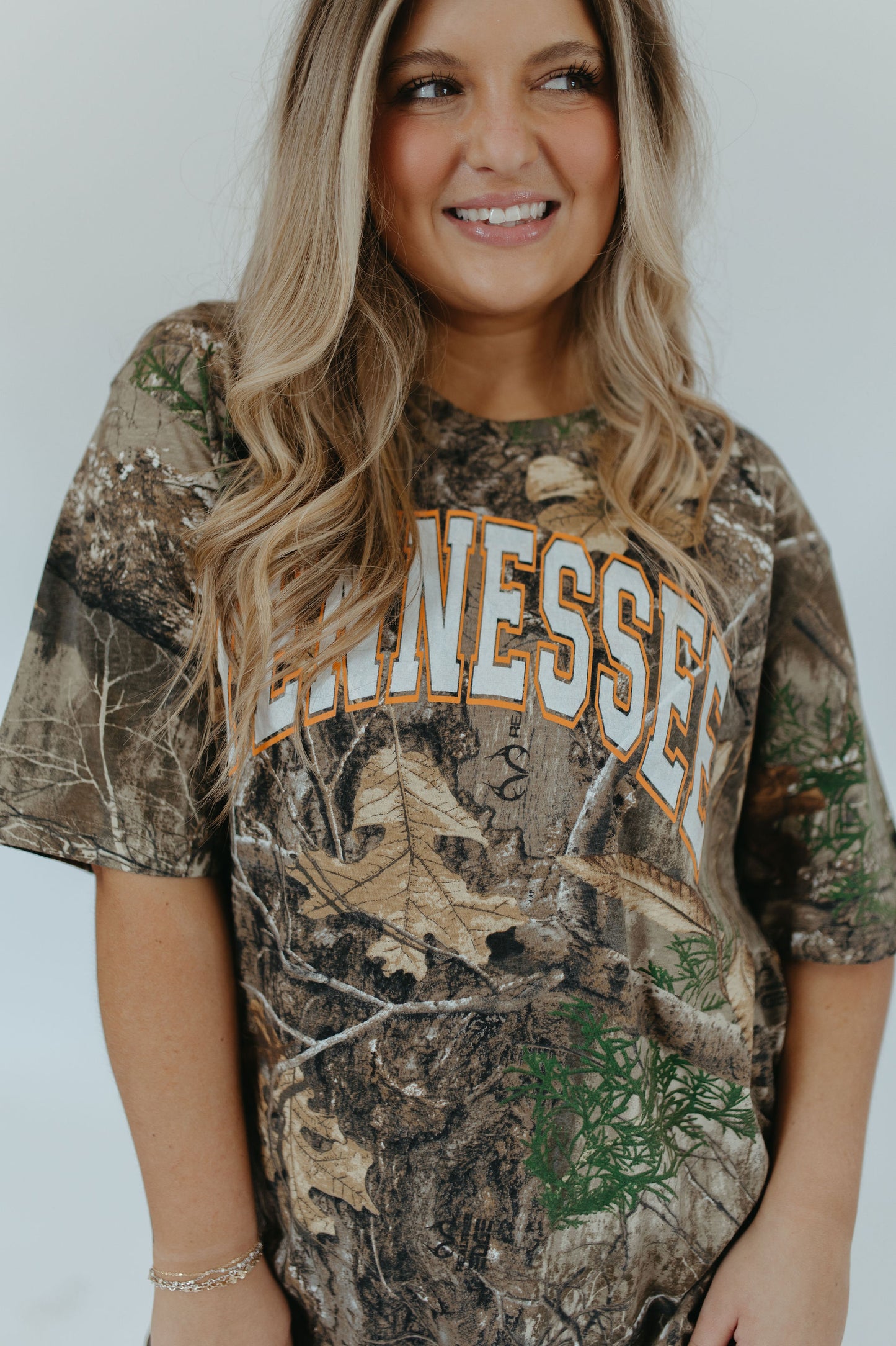 TN CAMO GRAPHIC TEE