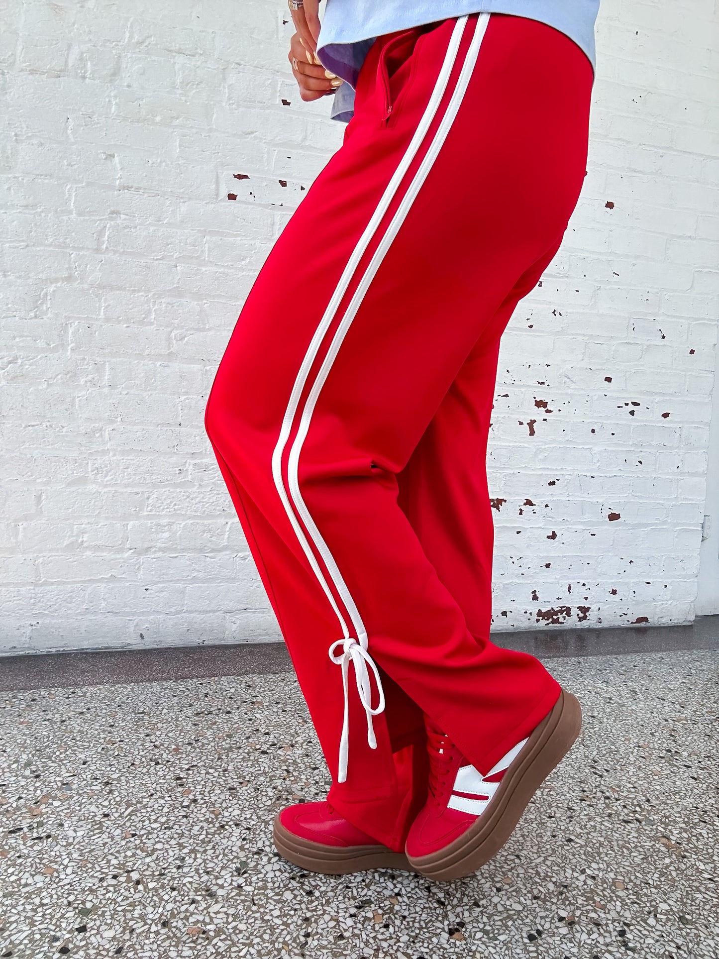 MOVING ON TRACK PANTS - RED