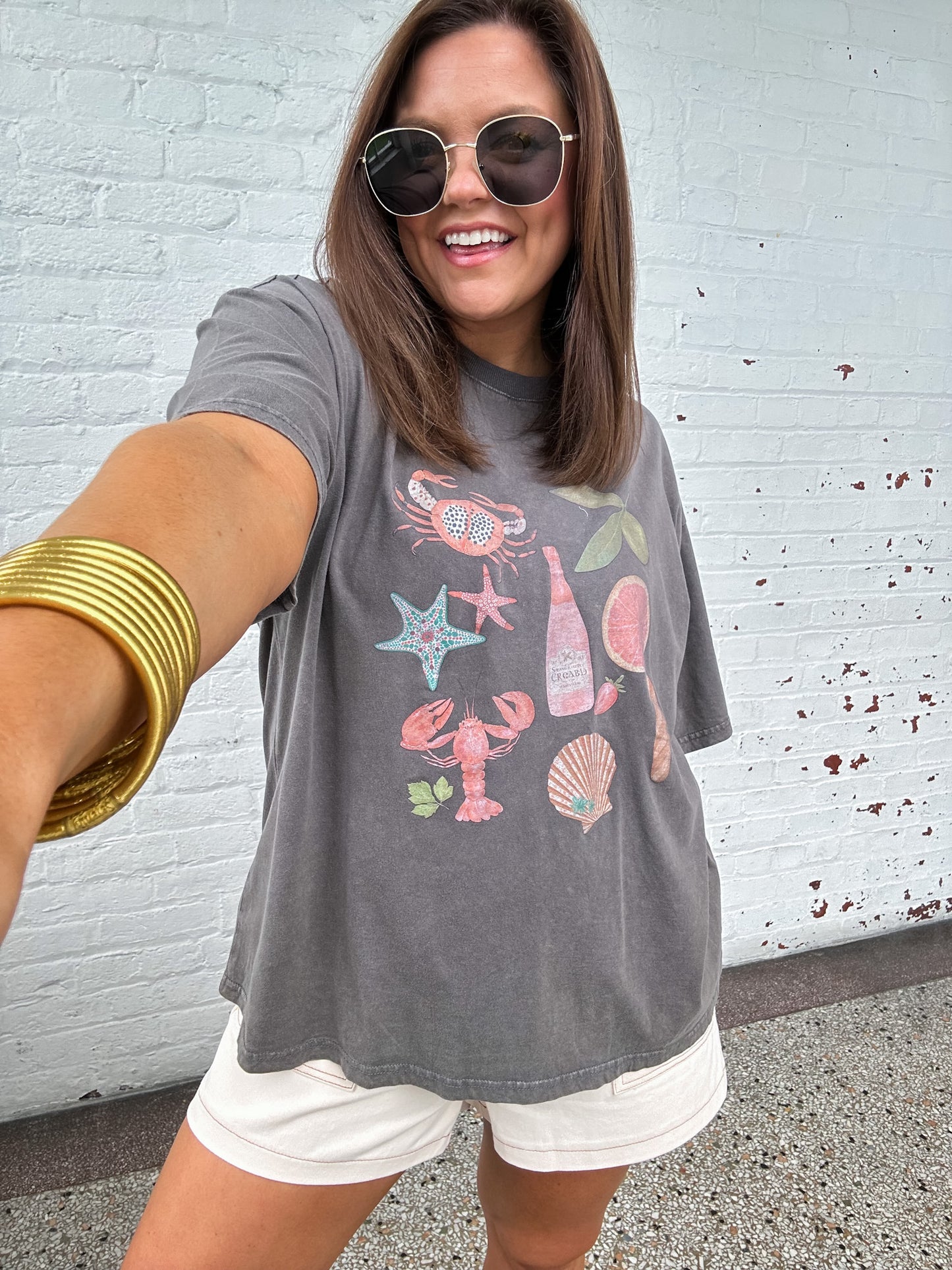 BY THE SEA GRAPHIC TEE