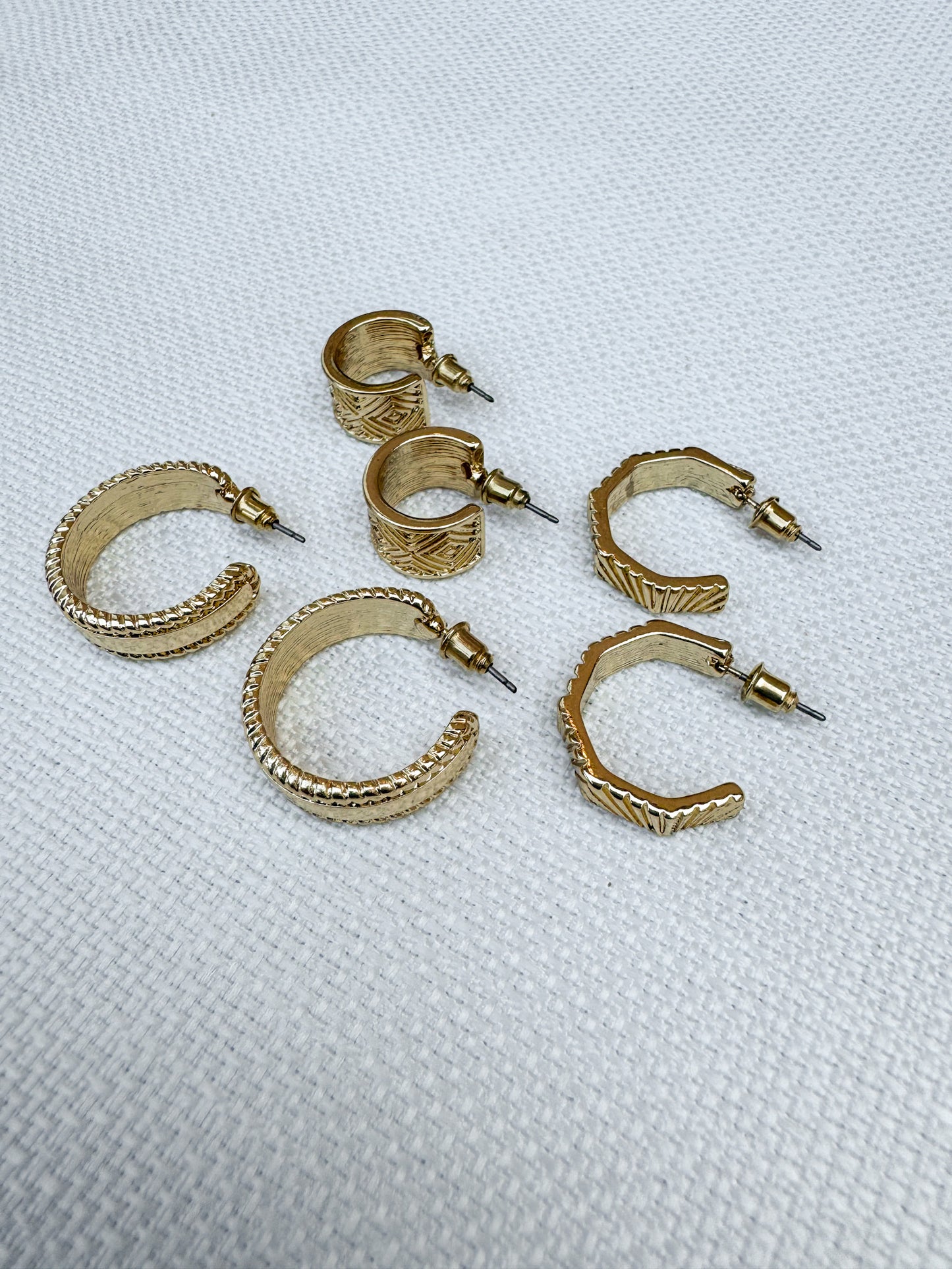 GOLD HOOP TEXTURED HOOP EARRING SET