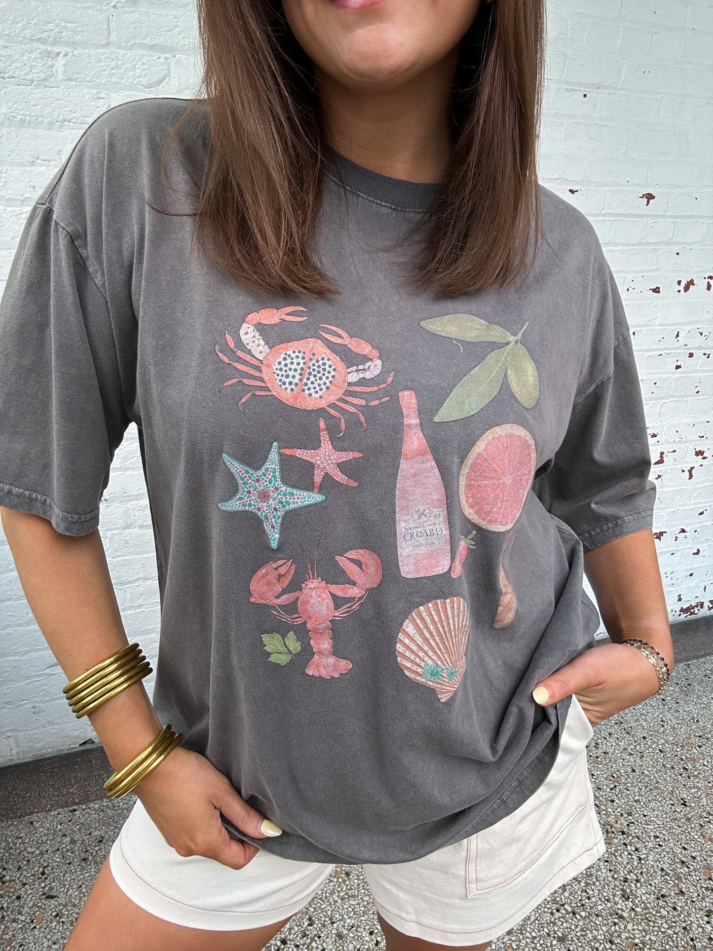 BY THE SEA GRAPHIC TEE