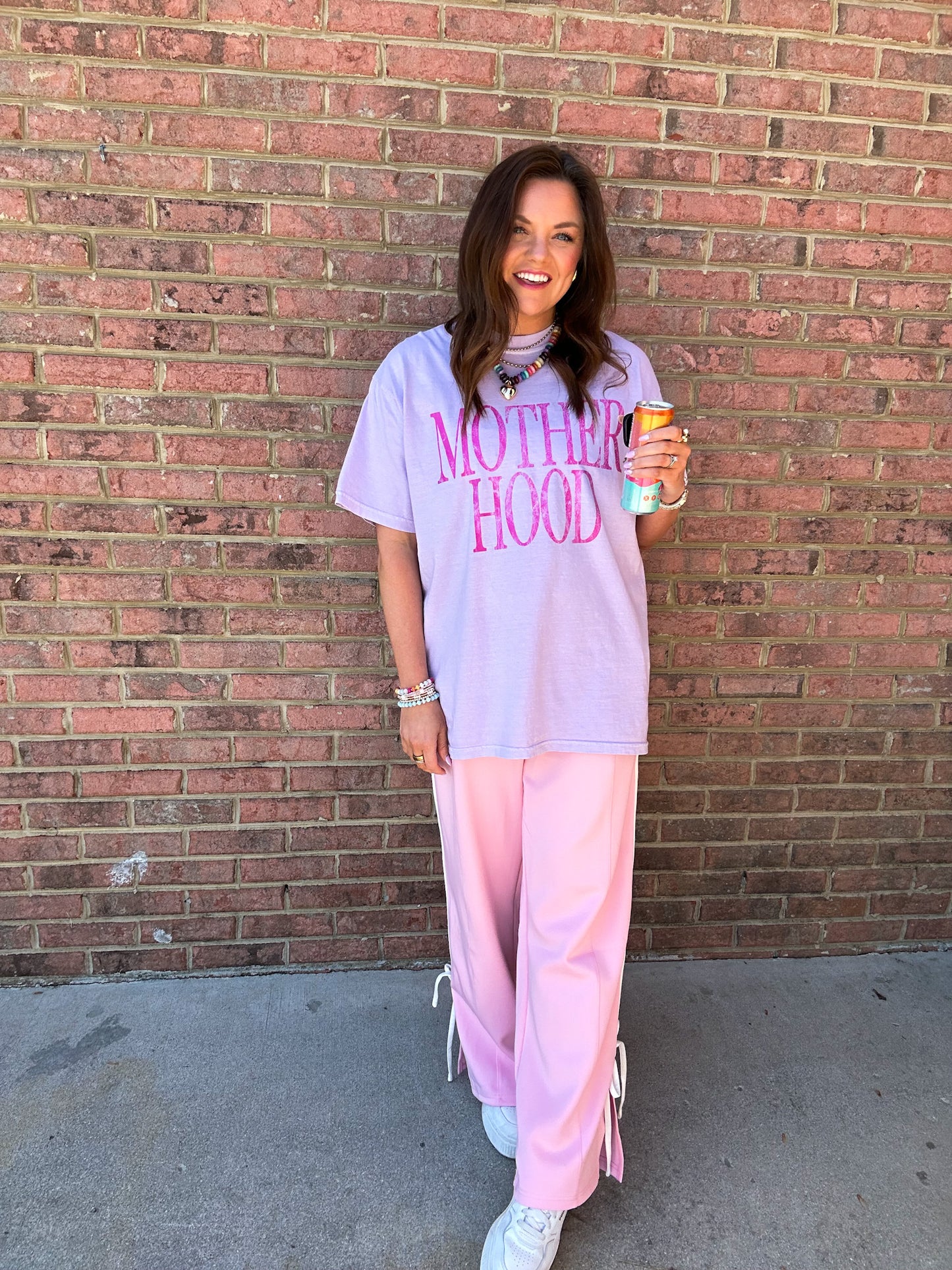 MOTHERHOOD GRAPHIC TEE