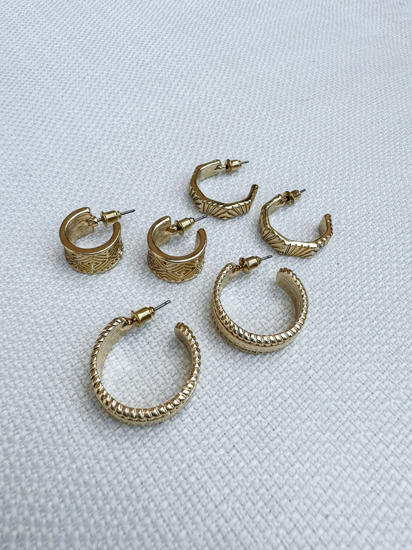 GOLD HOOP TEXTURED HOOP EARRING SET