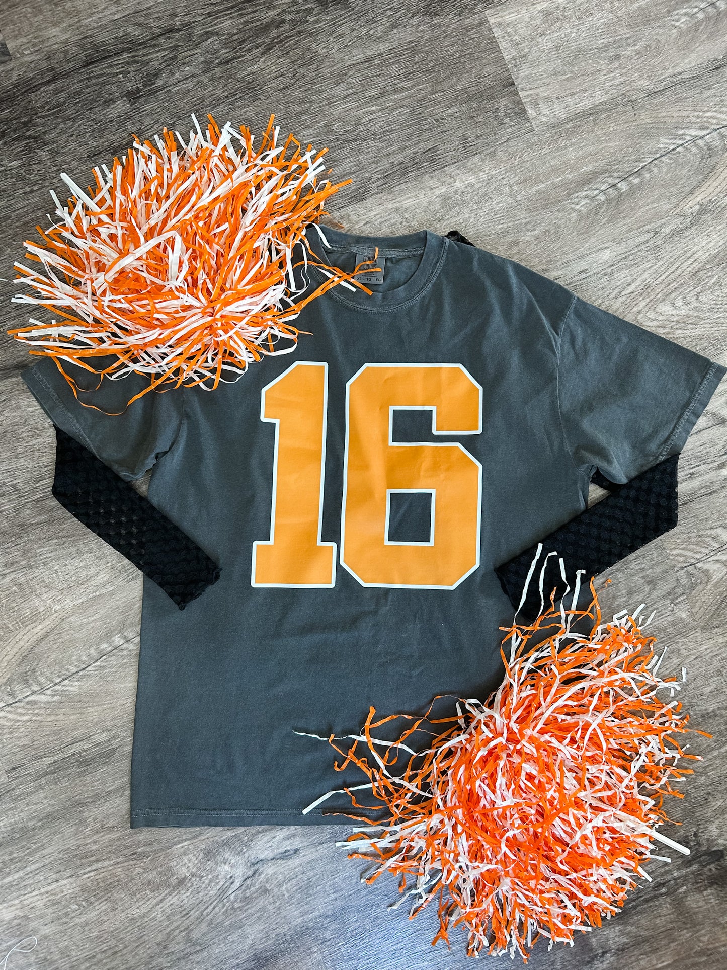 16 SMOKEY GREY GRAPHIC TEE