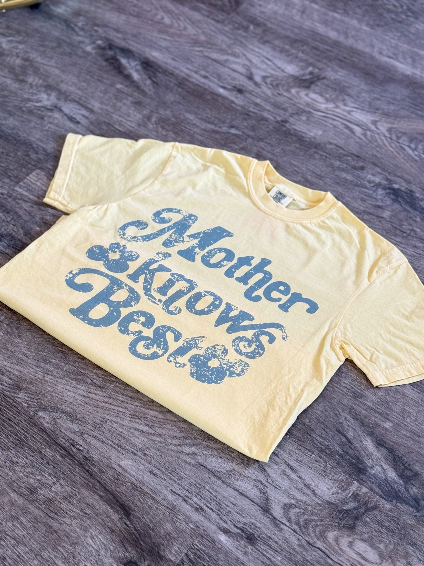 MOTHER KNOWS BEST TEE