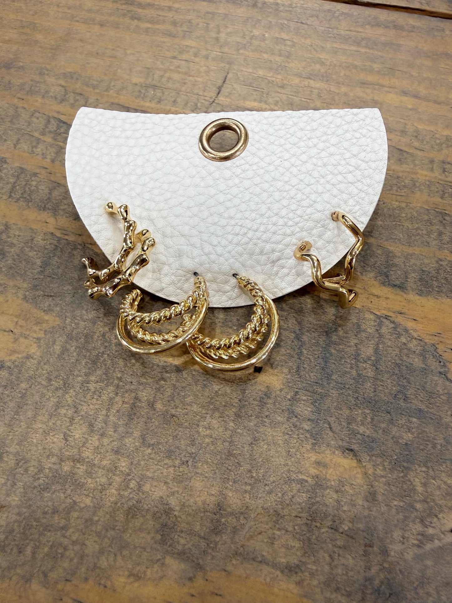 TEXTURED HOOP EARRING SET