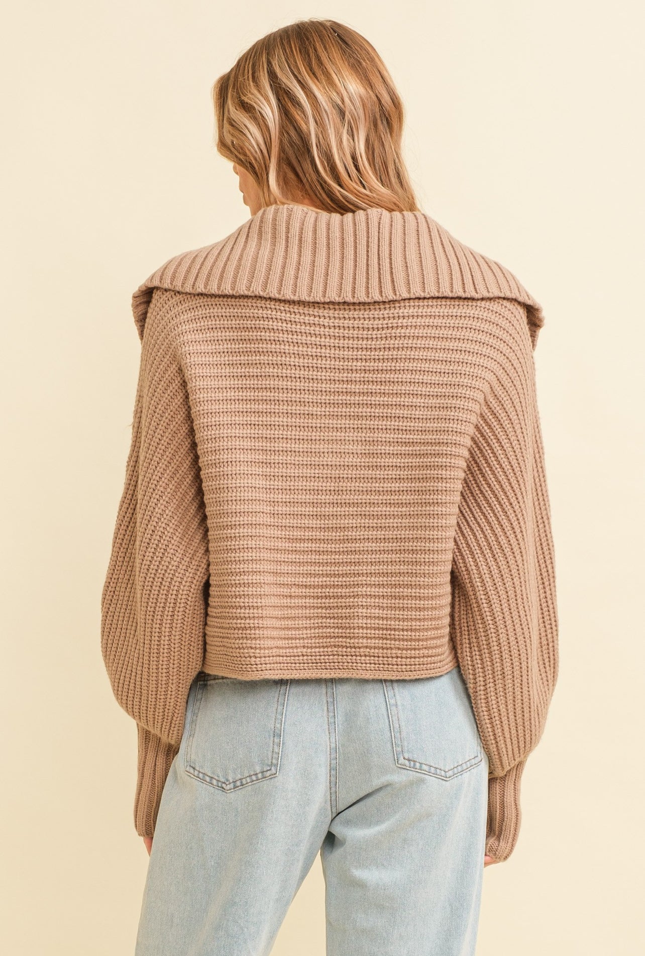 NEUTRAL TONES CROPPED HOODIE