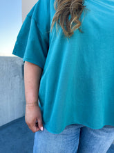 Load image into Gallery viewer, PRETTY GIRL TEE CURVY, TEAL
