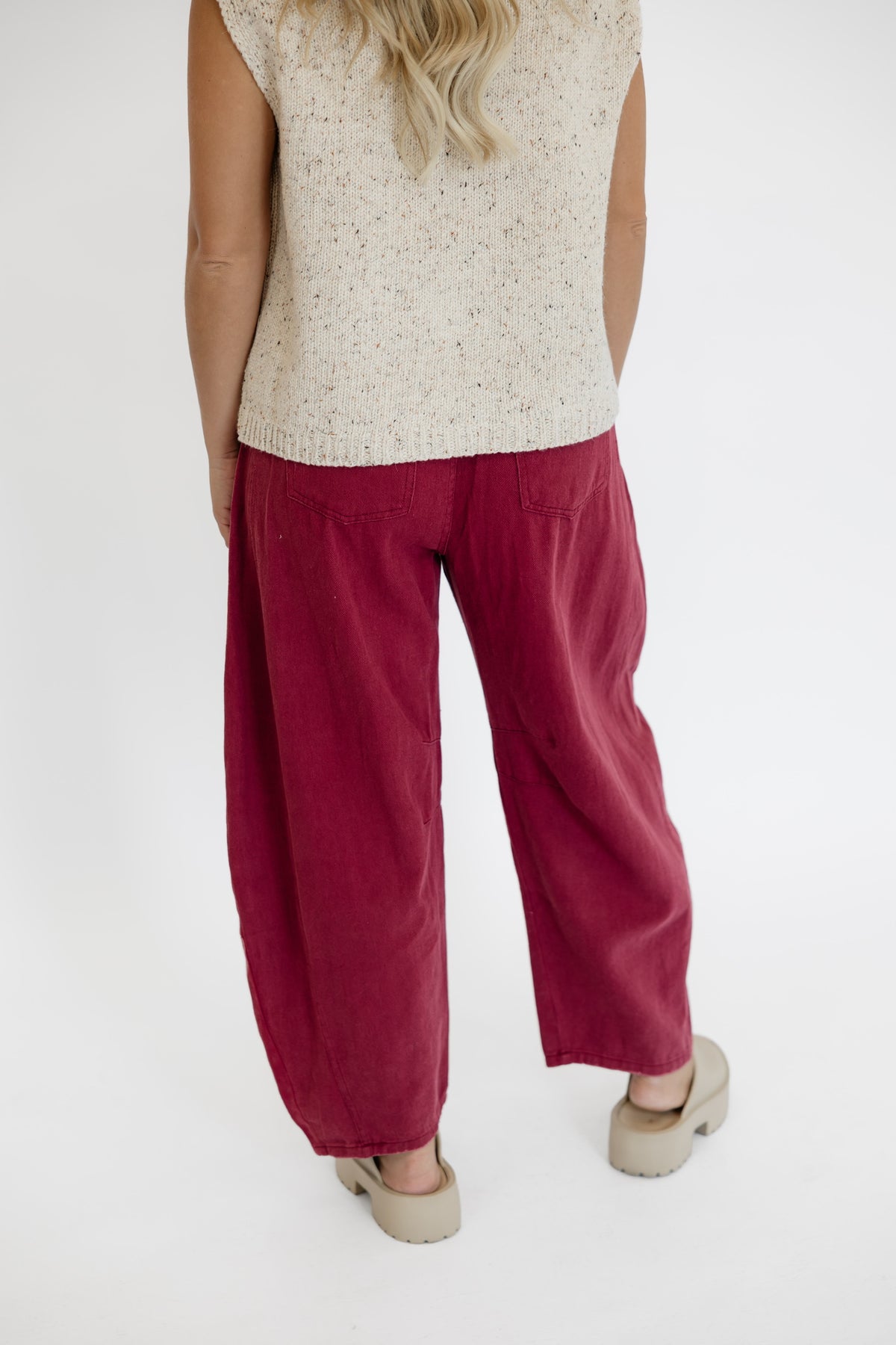WASHED BURGUNDY BARREL JEANS