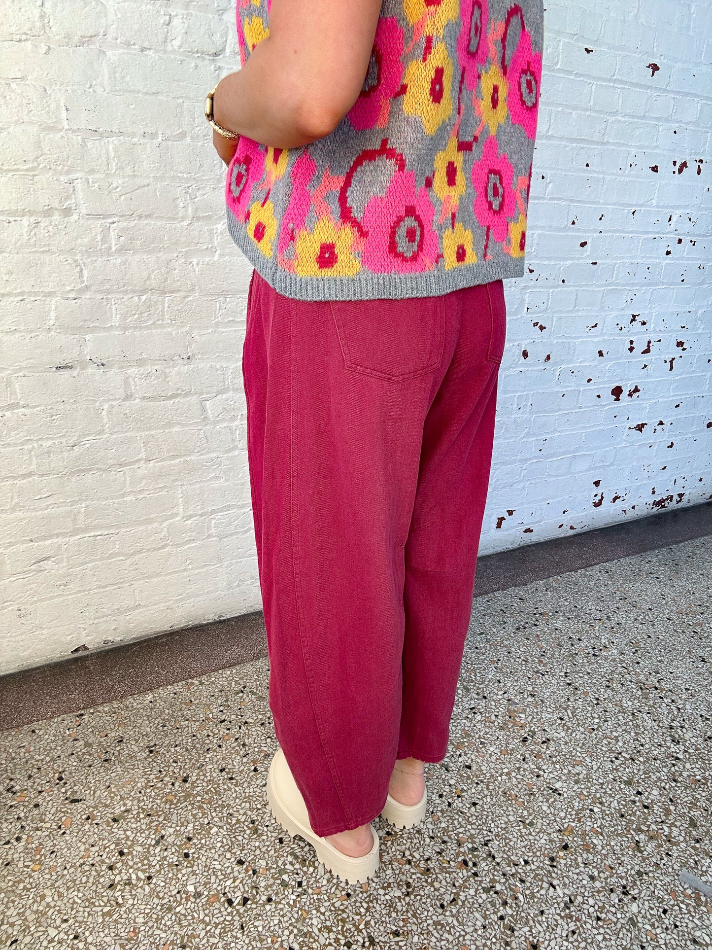 WASHED BURGUNDY BARREL JEANS