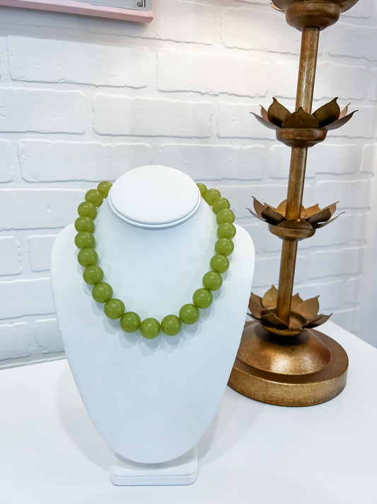 MARBLE RONDELLE BALL NECKLACE - OLIVE