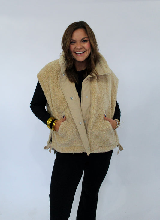 STAY WARM VEST - BEIGE