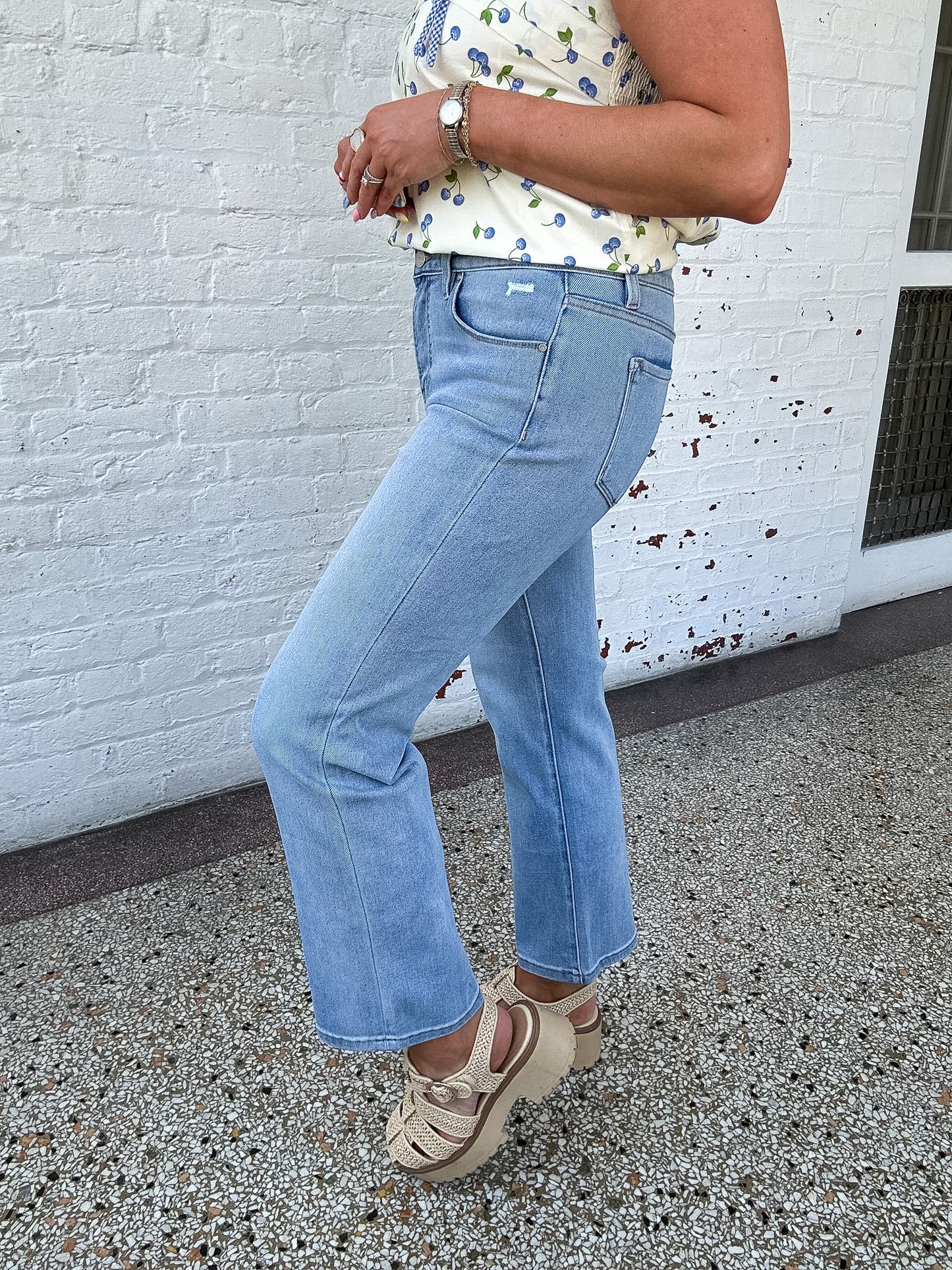 DAILY DENIM JEANS - LIGHT WASH