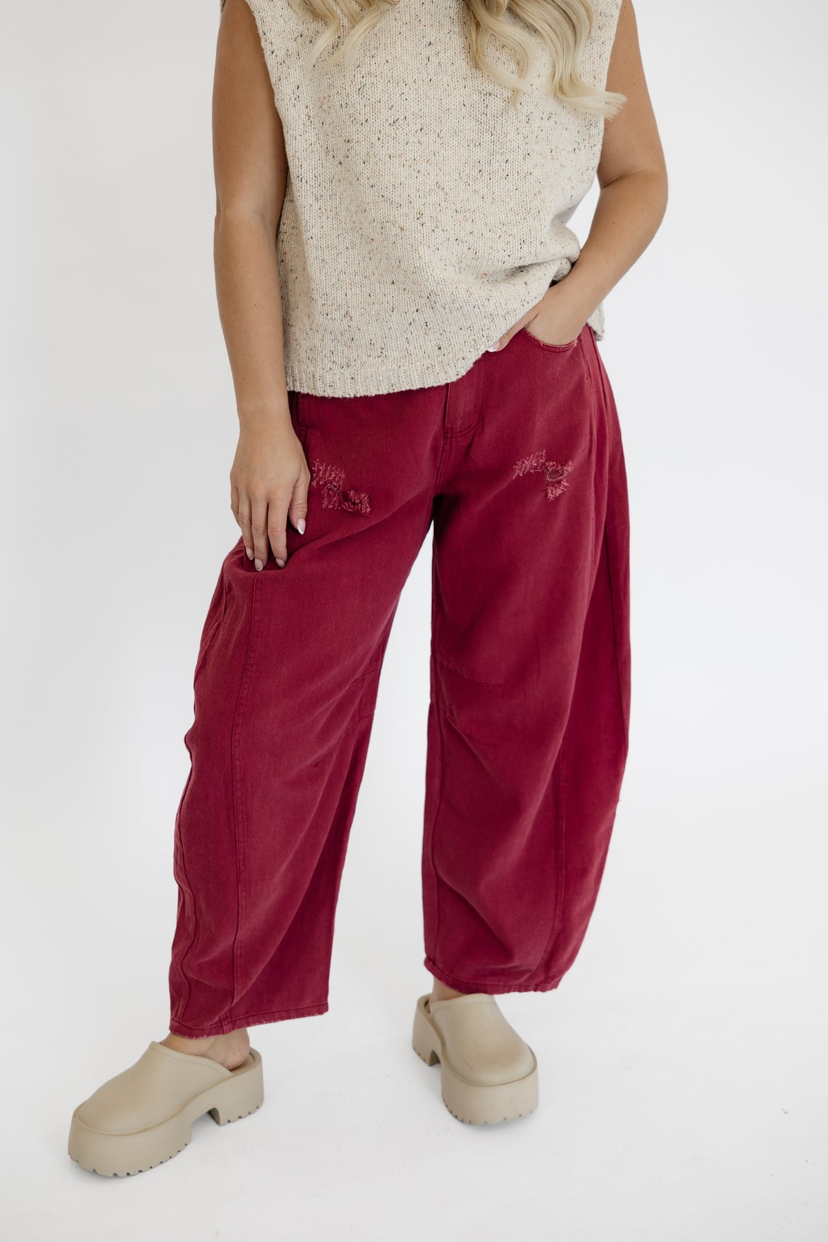 WASHED BURGUNDY BARREL JEANS