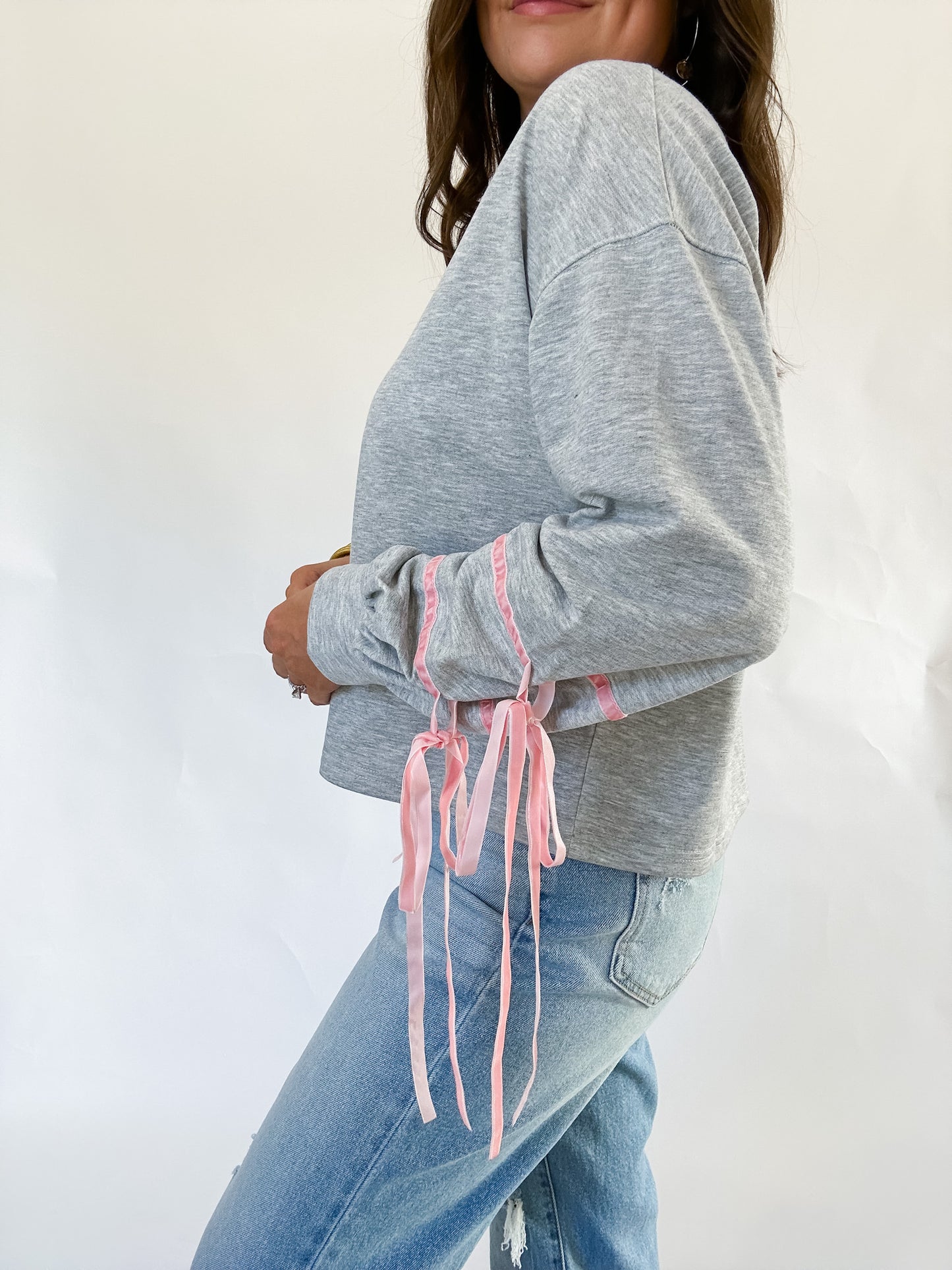 GREY BOW SWEATSHIRT