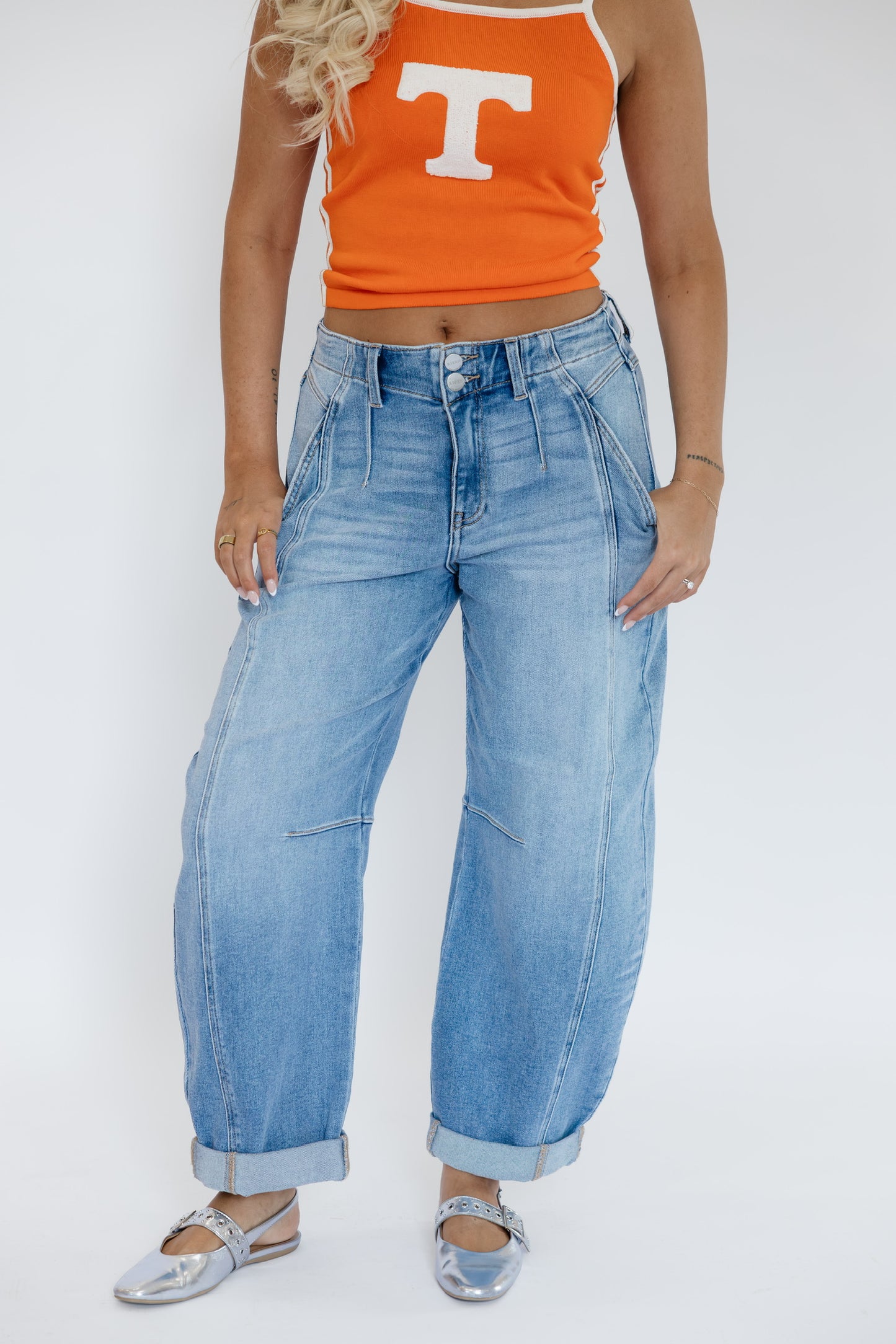 CUFFED HEM BARREL JEANS