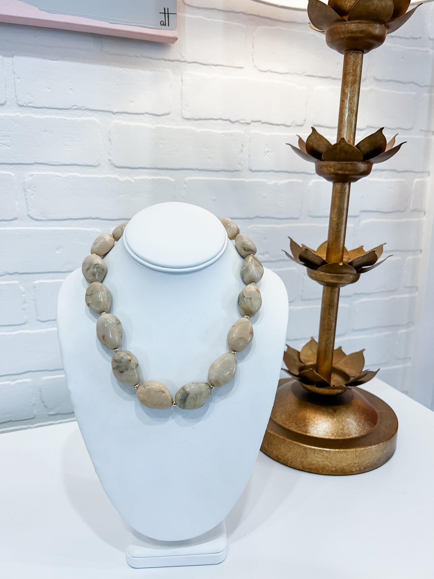 LIGHT MARBLED NECKLACE