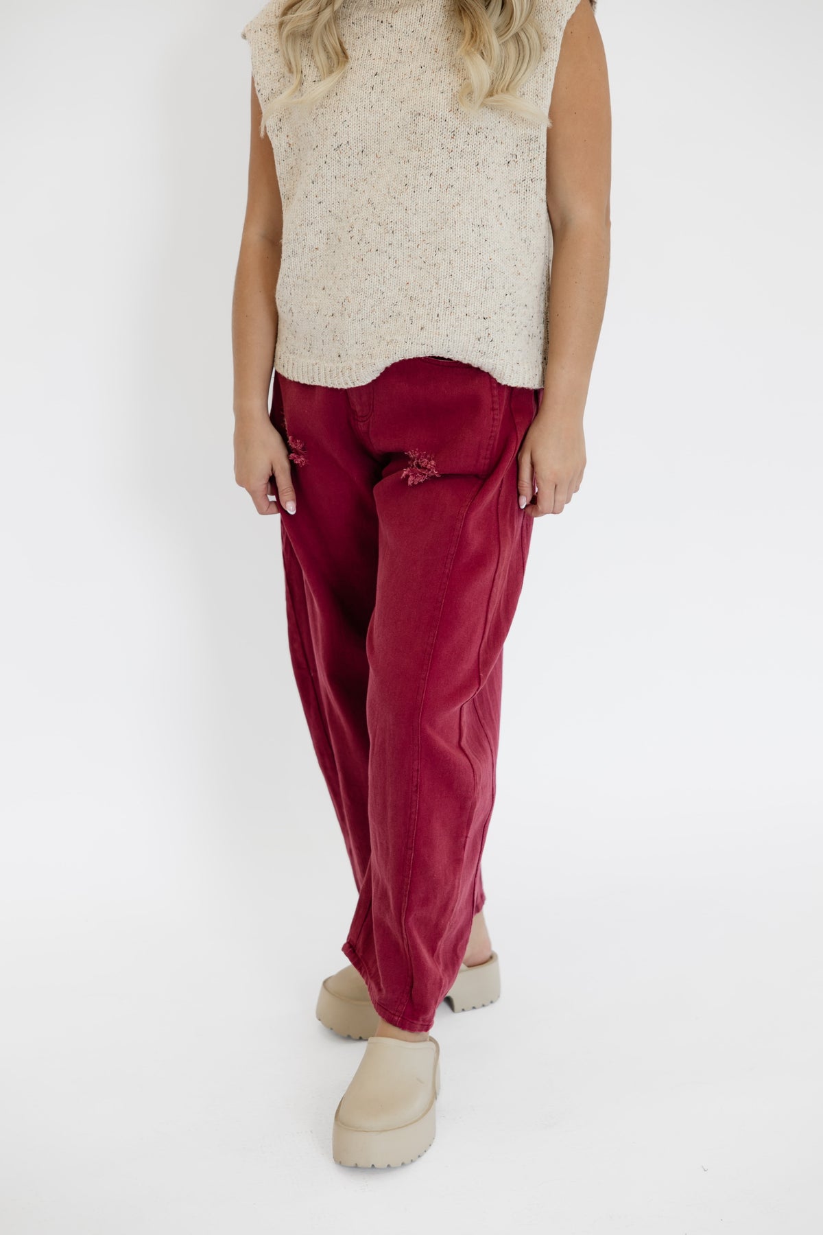 WASHED BURGUNDY BARREL JEANS