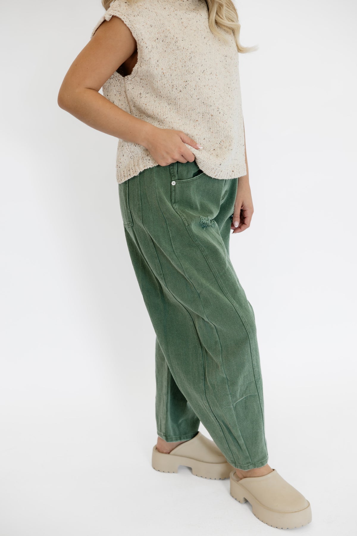 WASHED OLIVE BARREL JEANS