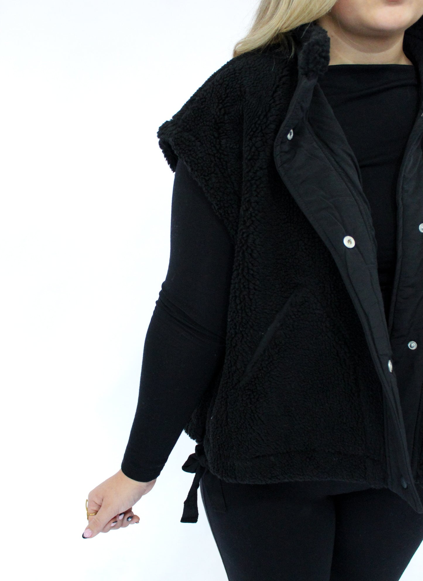 STAY WARM VEST - BLACK