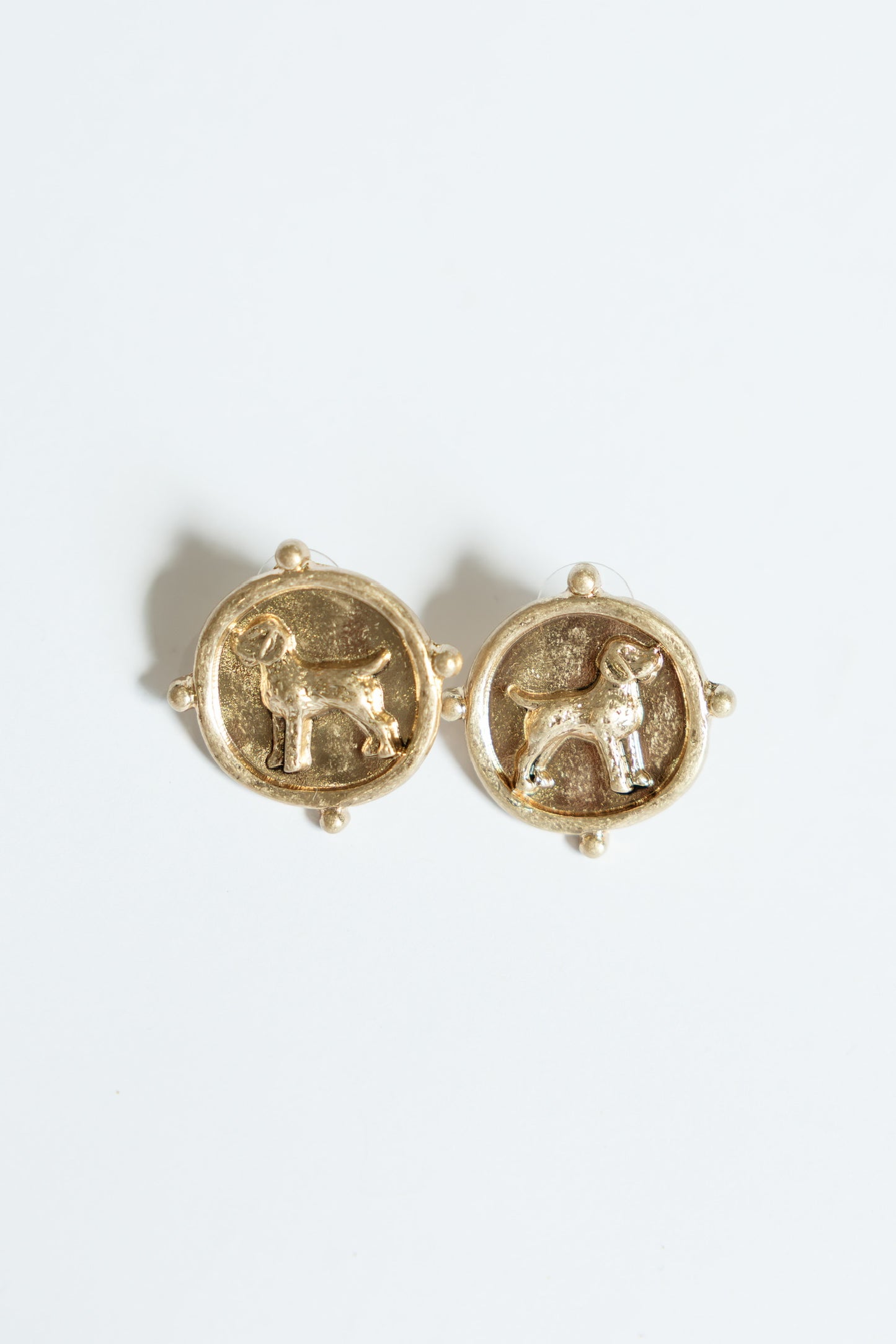 HOUND DOG HAMMERED STUDS
