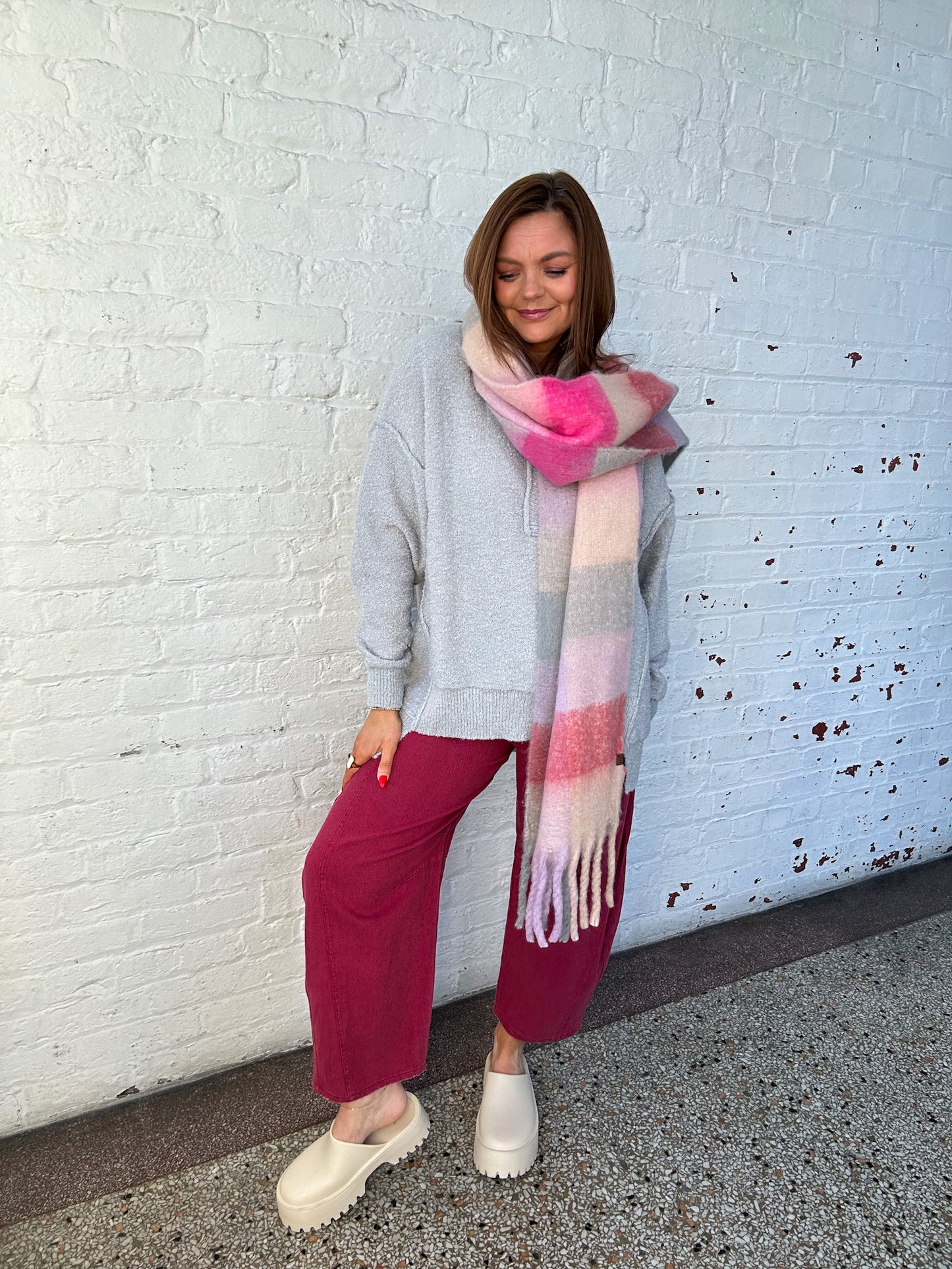 WASHED BURGUNDY BARREL JEANS