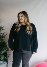 Load image into Gallery viewer, CURVY OVERSIZED TOP - BLACK
