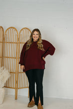 Load image into Gallery viewer, MIA OVERSIZED SWEATER CURVY - BURGUNDY
