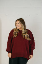 Load image into Gallery viewer, MIA OVERSIZED SWEATER CURVY - BURGUNDY
