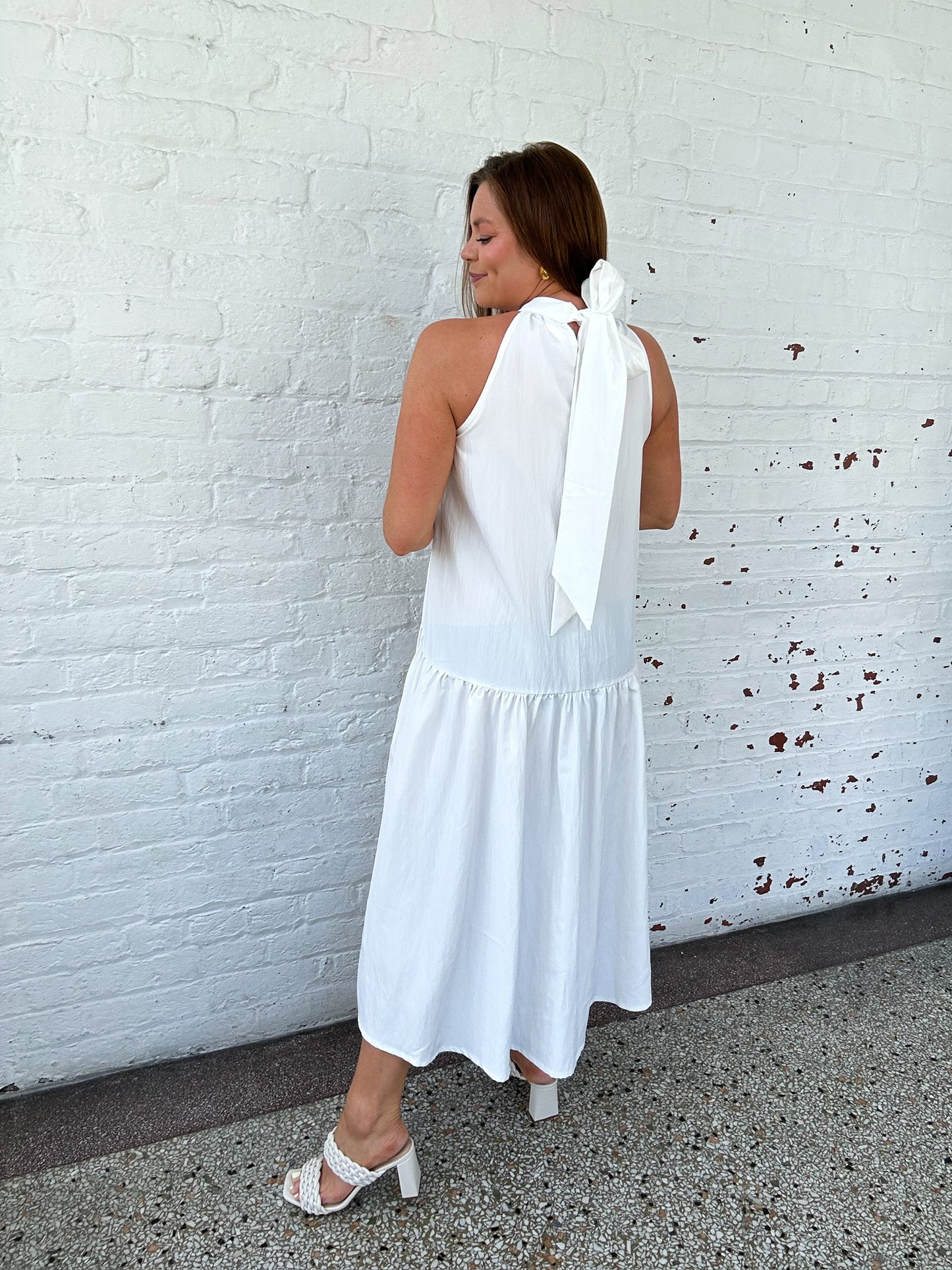 LADY IN WHITE MIDI DRESS