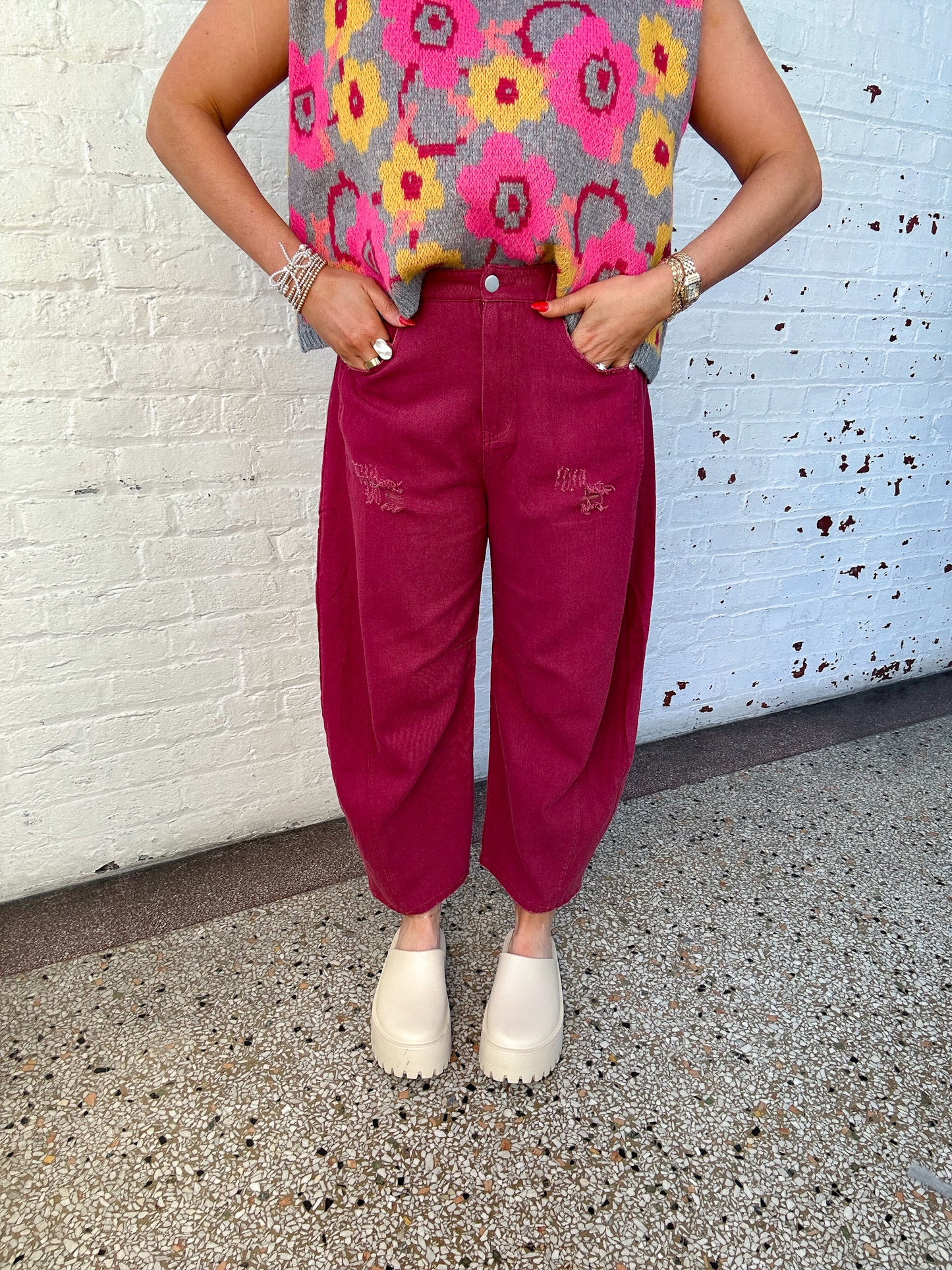 WASHED BURGUNDY BARREL JEANS