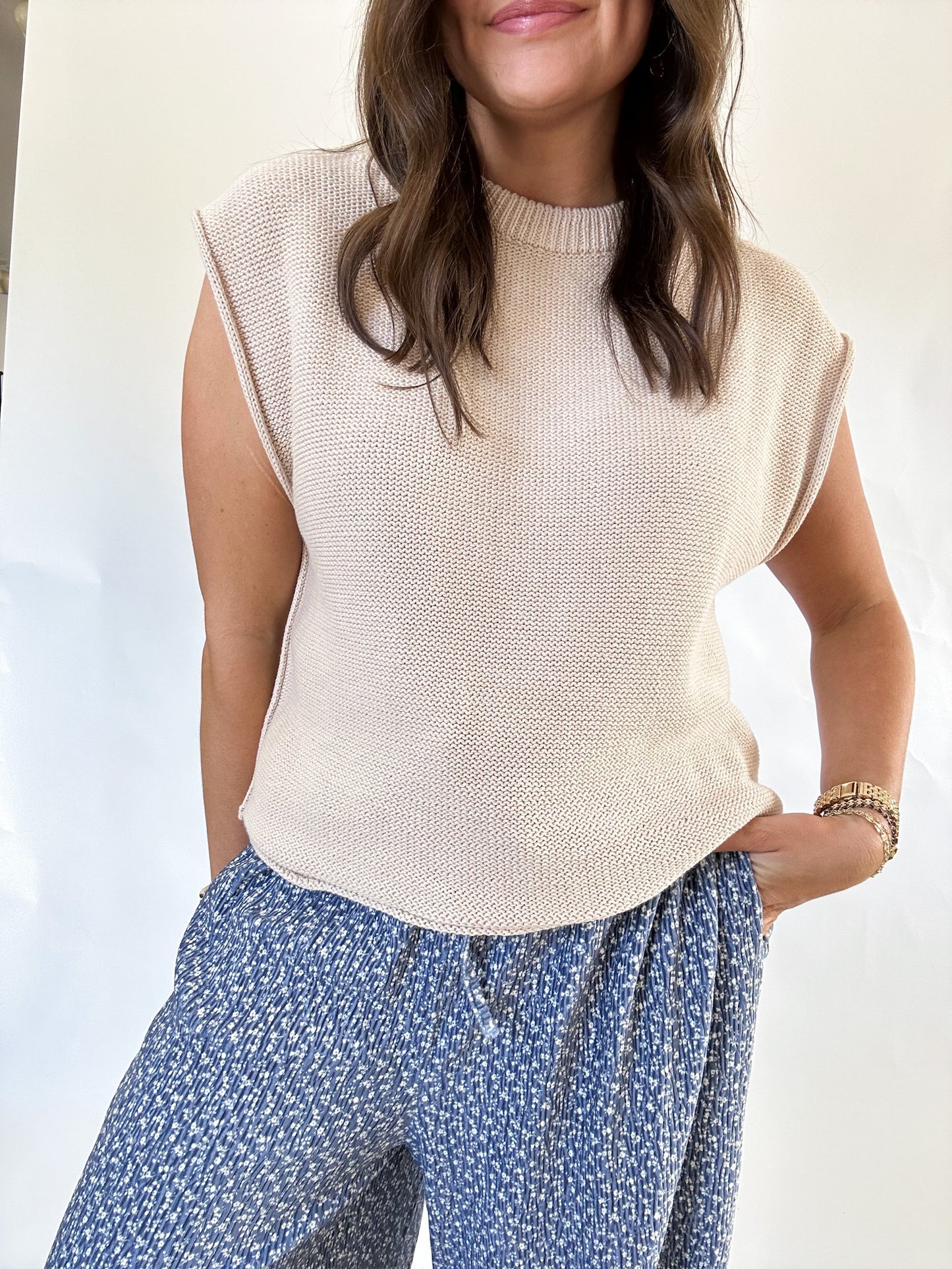 BEIGE KNIT SWEATER VEST TOP