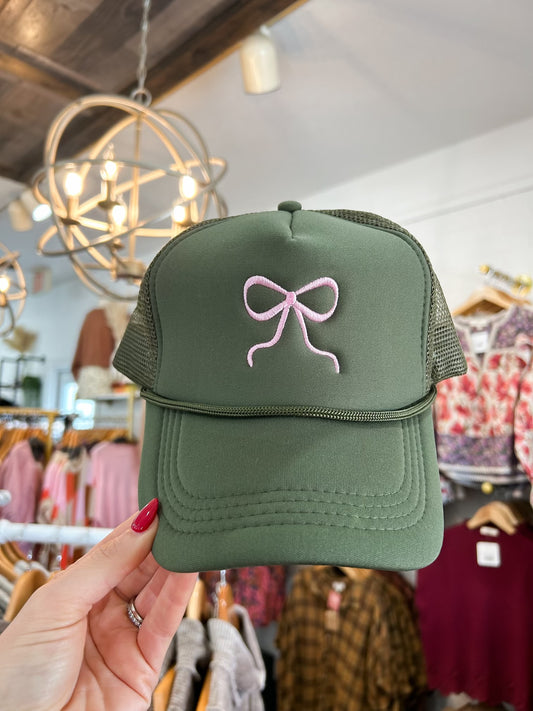 BOW TRUCKER HAT - OLIVE