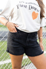 Load image into Gallery viewer, BLACK OUT DENIM SHORTS
