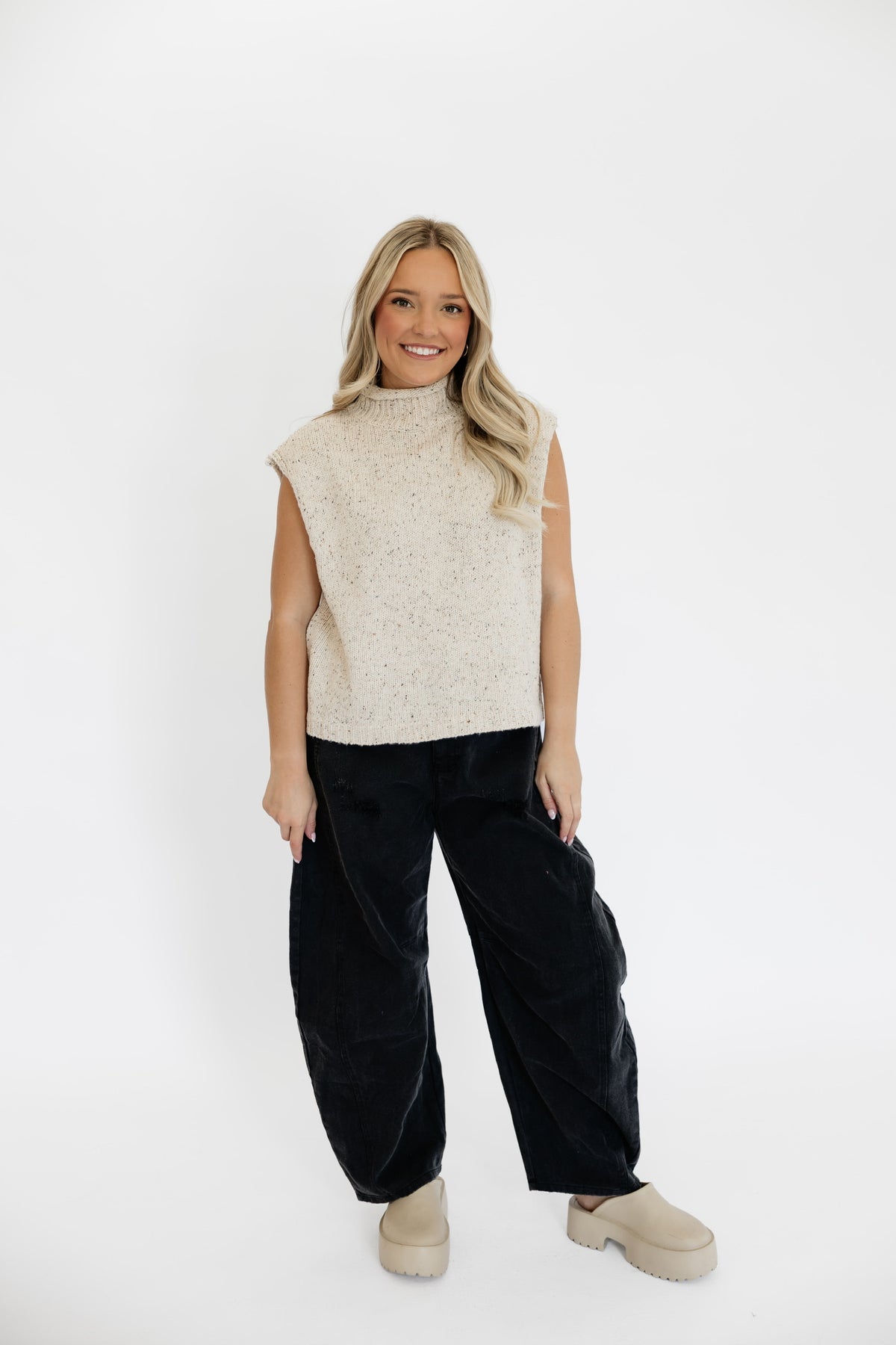 WASHED BLACK BARREL JEANS