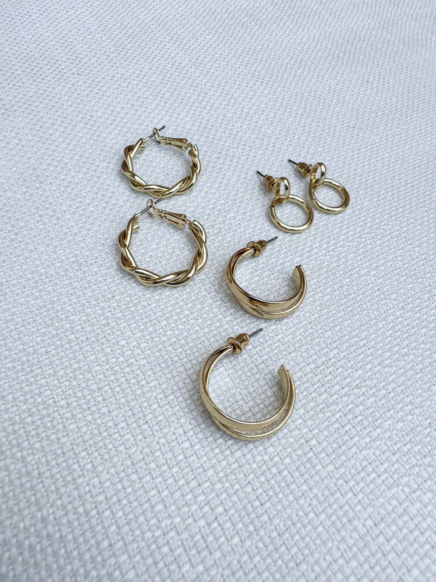 GOLD HOOP EARRING SET