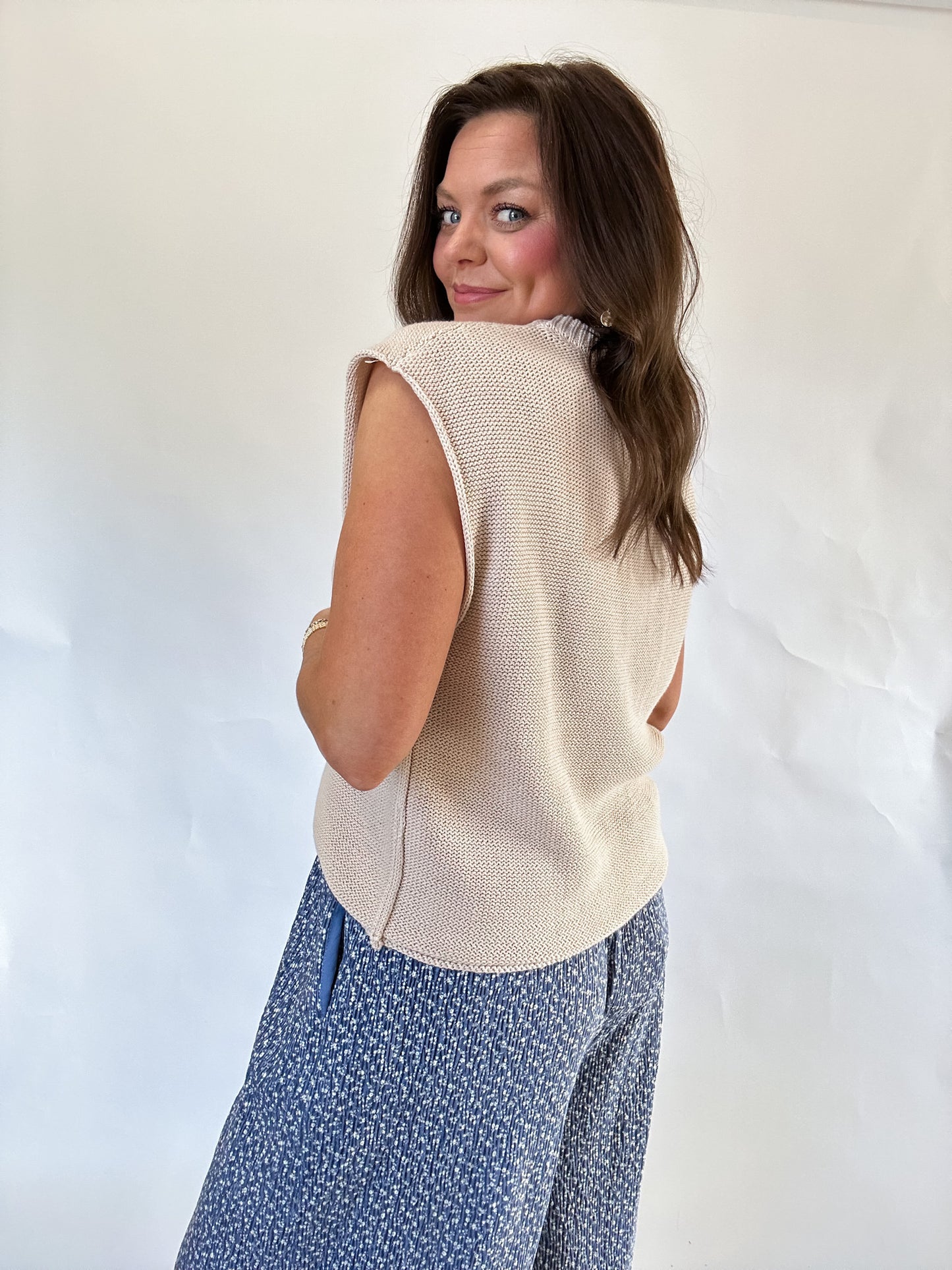 BEIGE KNIT SWEATER VEST TOP