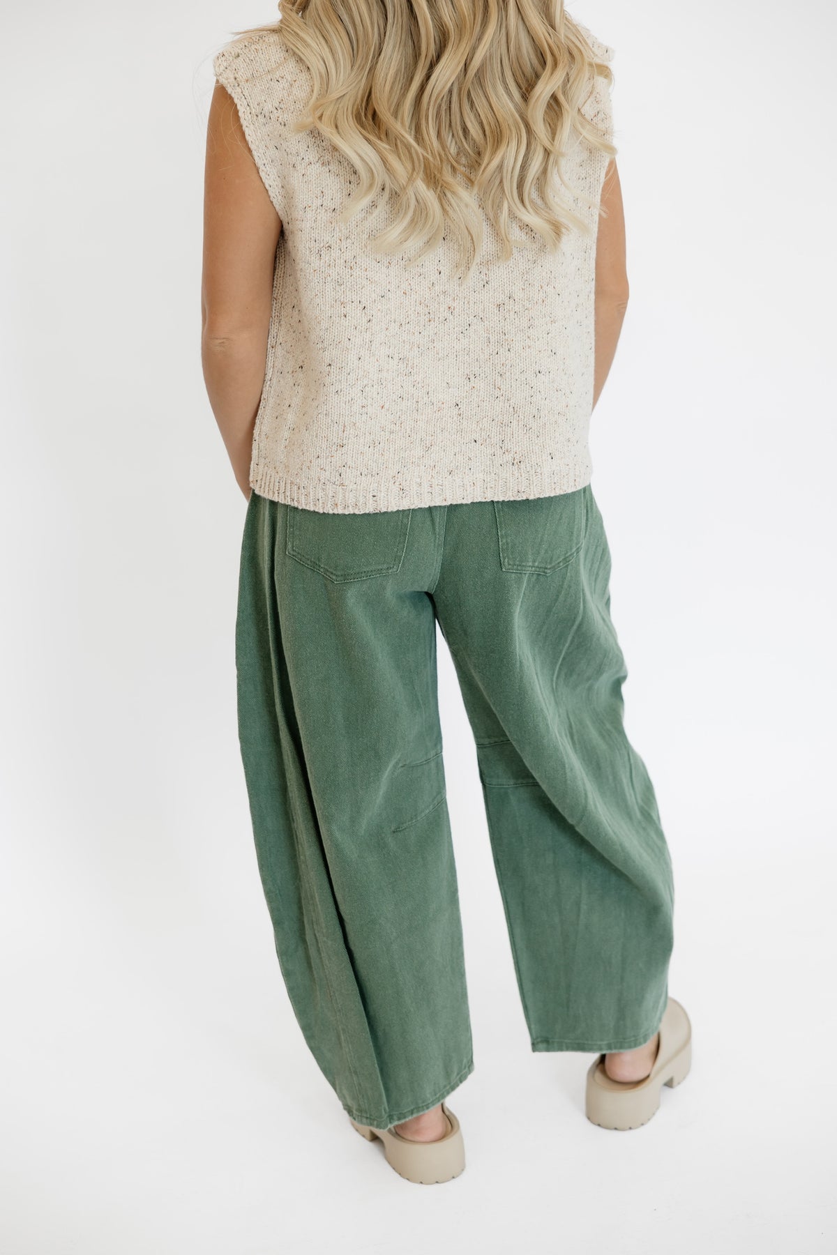 WASHED OLIVE BARREL JEANS