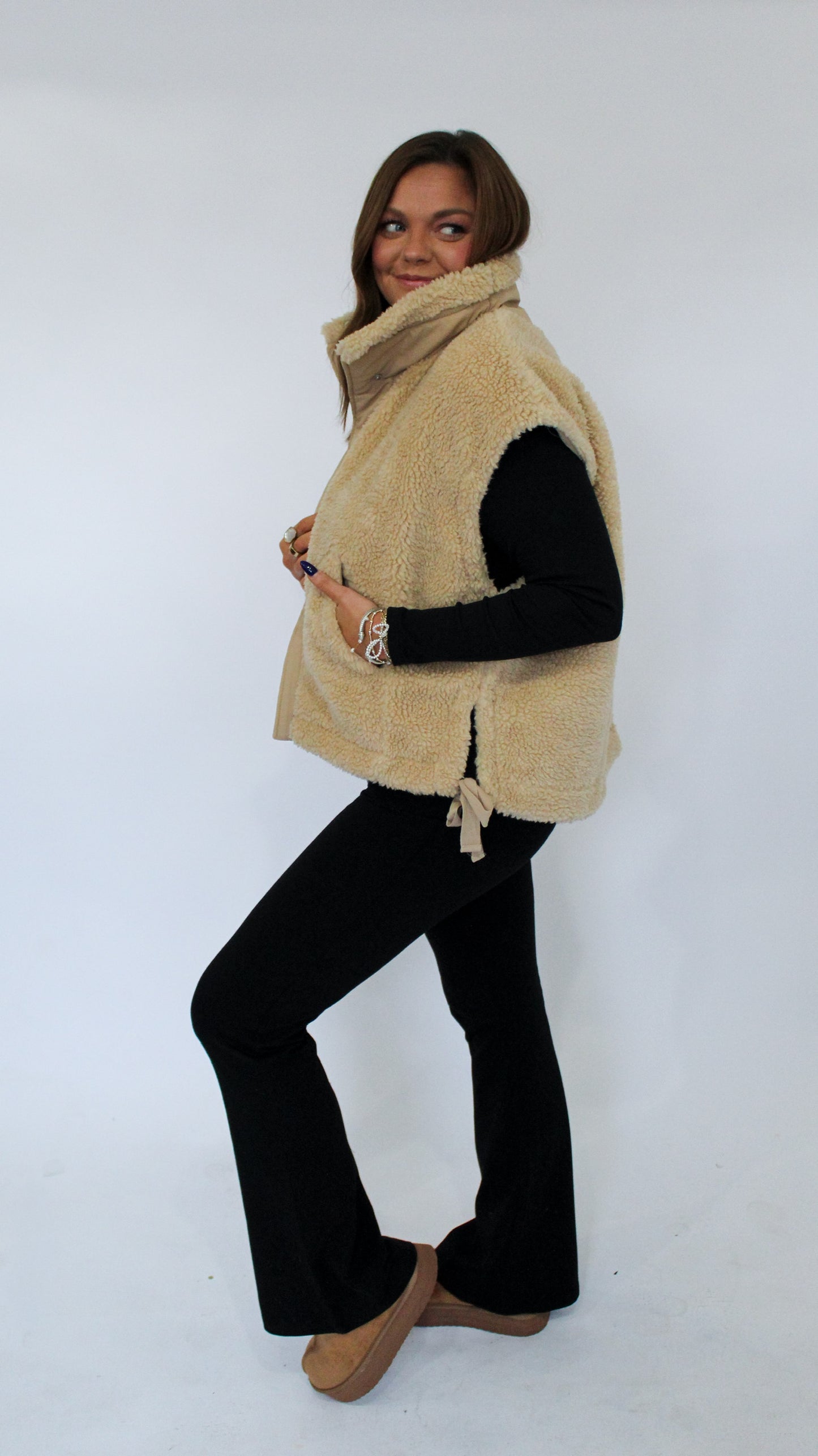 STAY WARM VEST - BEIGE