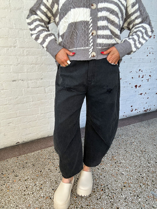 WASHED BLACK BARREL JEANS